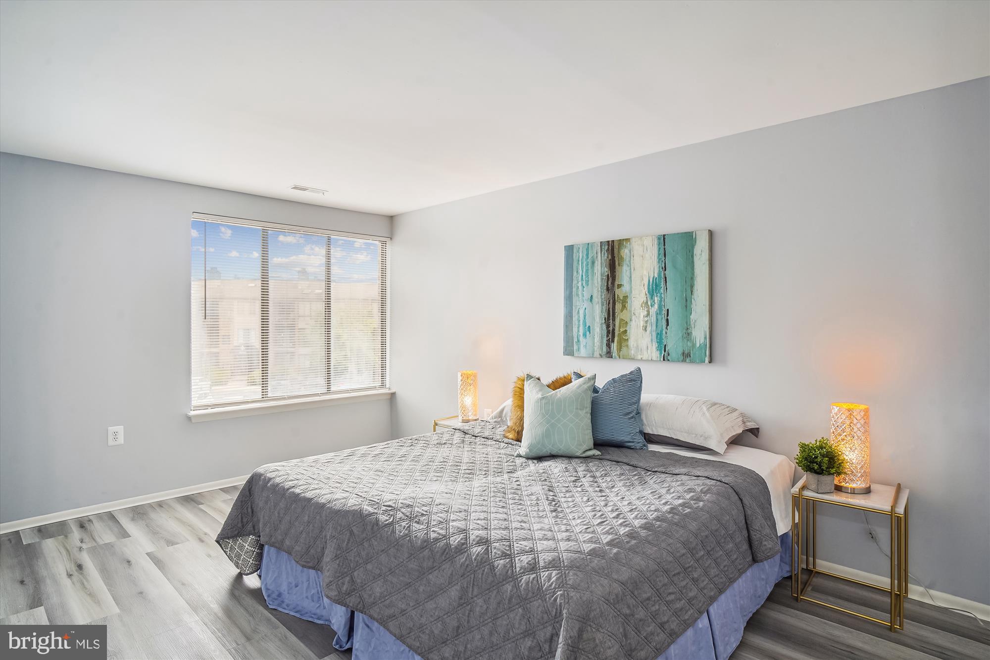 FARMINGDALE - Residential