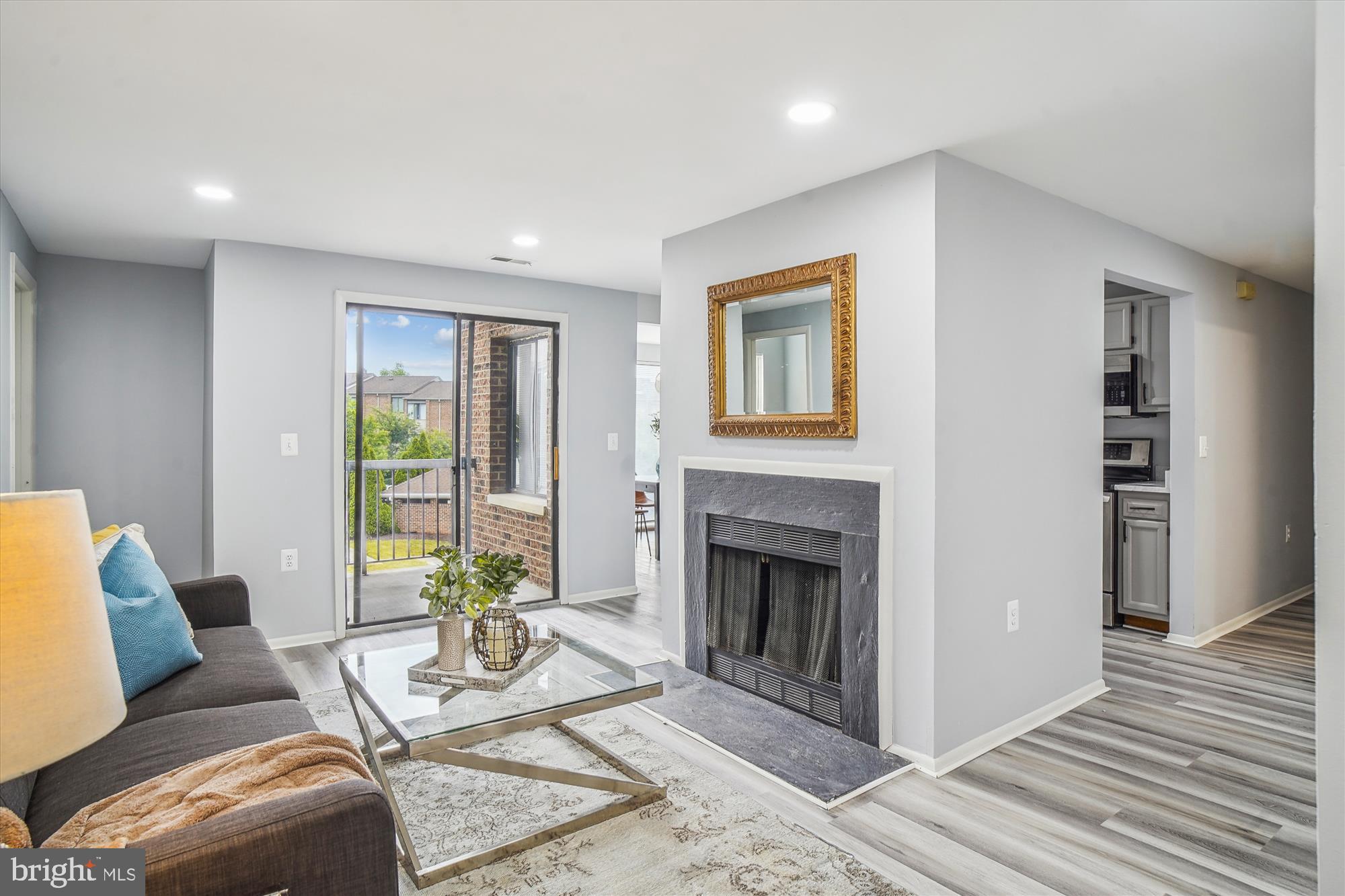 FARMINGDALE - Residential