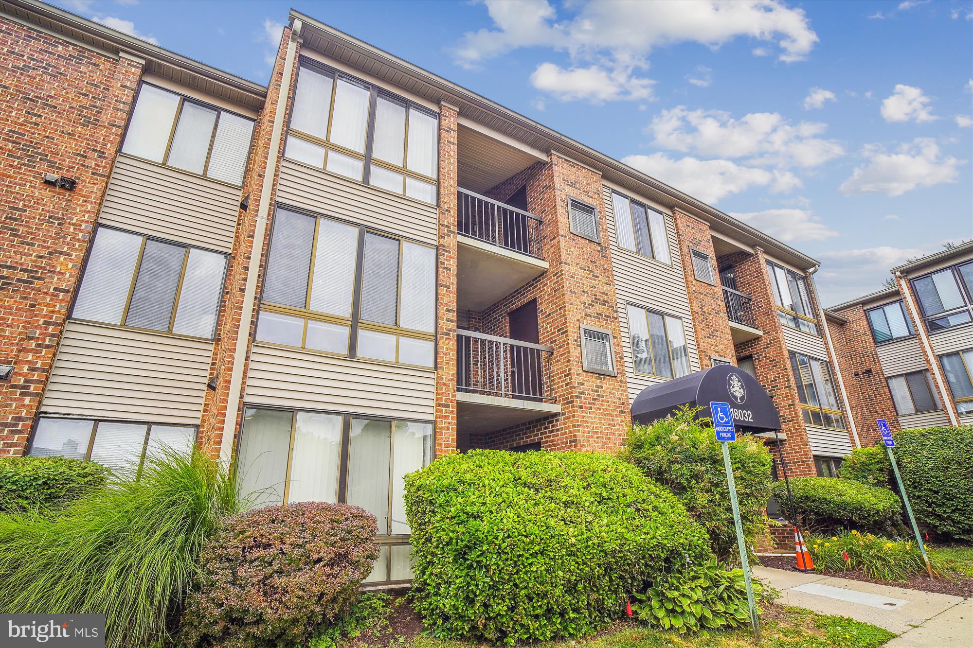 FARMINGDALE - Residential