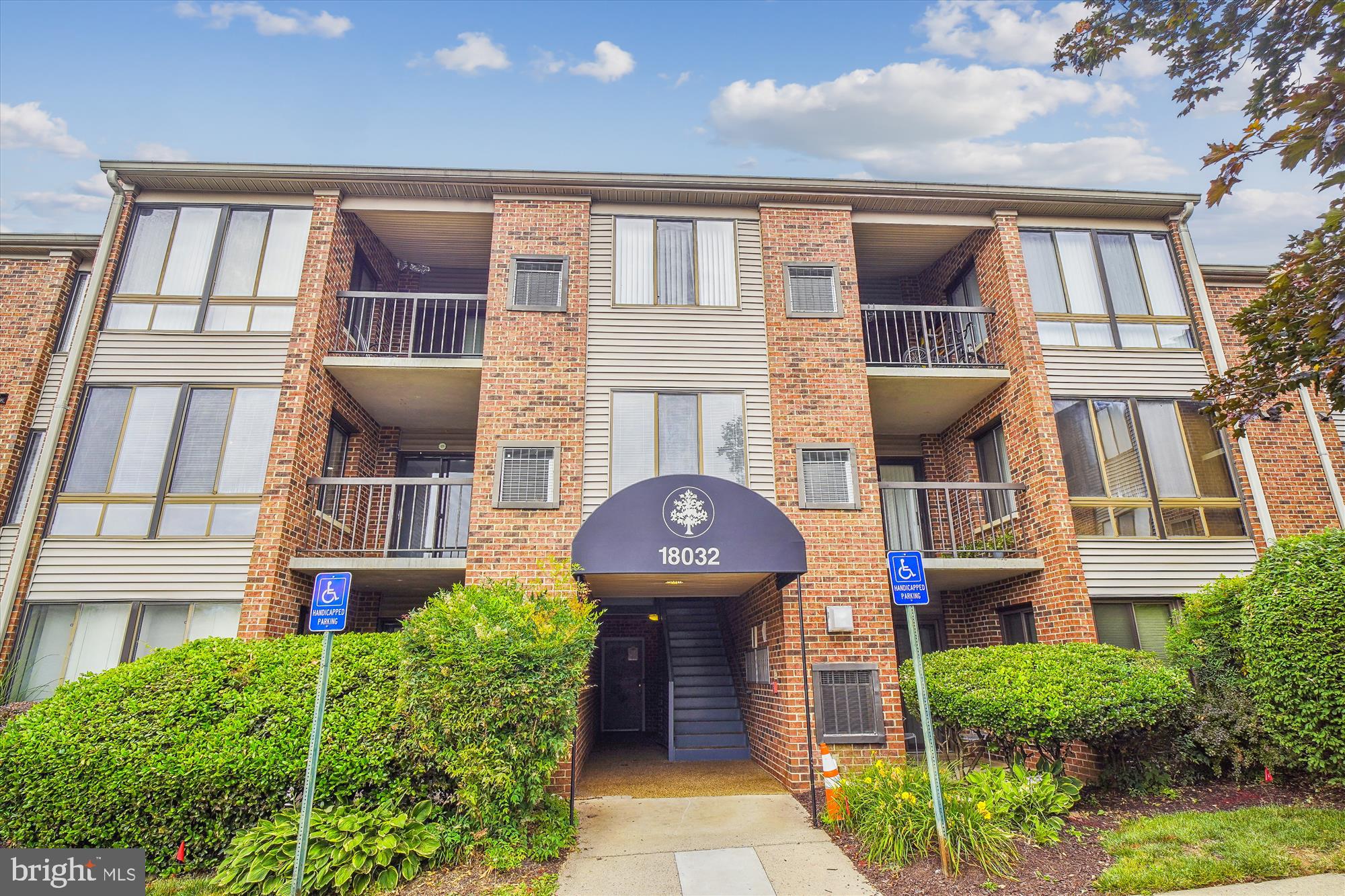 FARMINGDALE - Residential