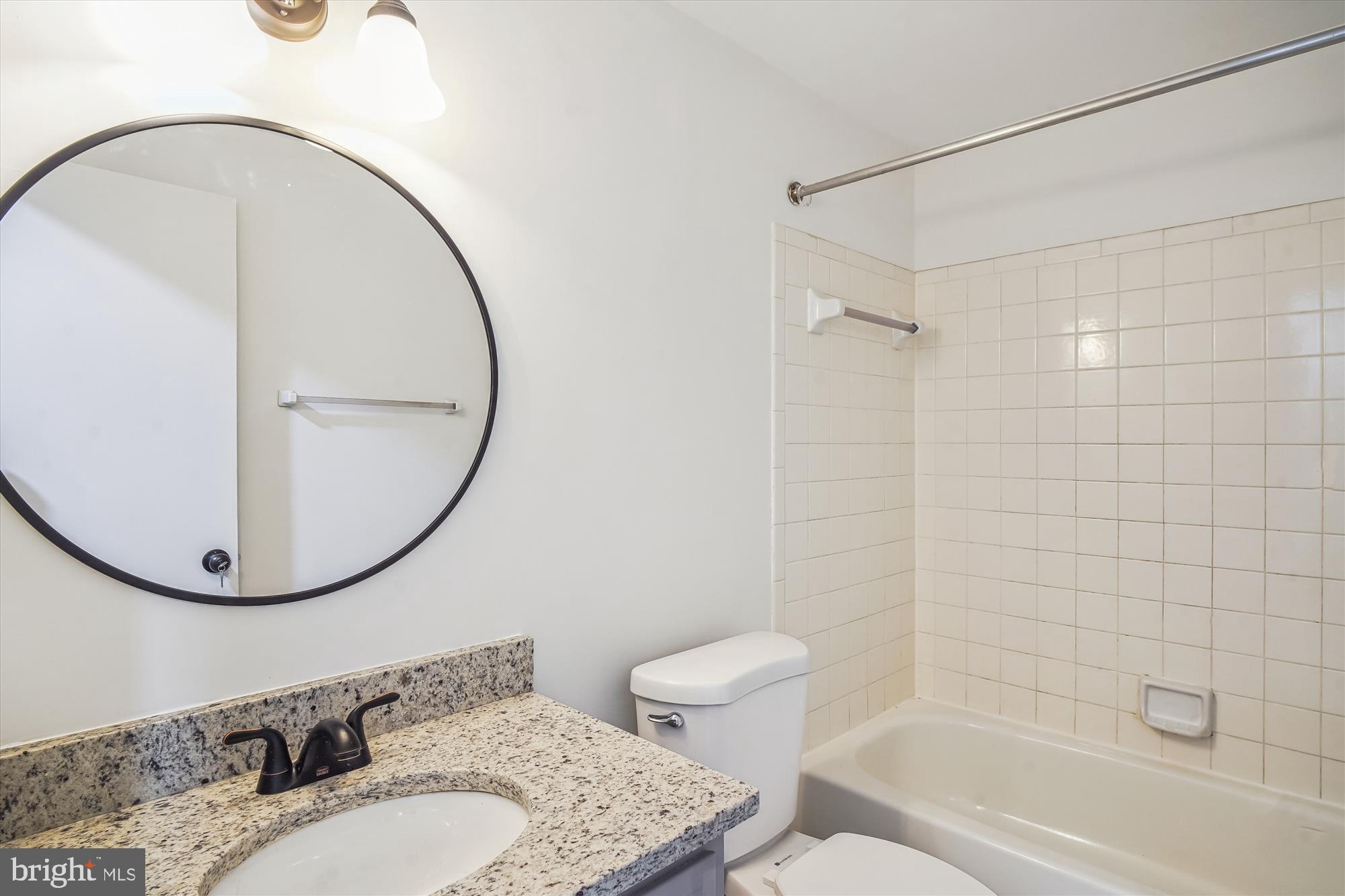 FARMINGDALE - Residential