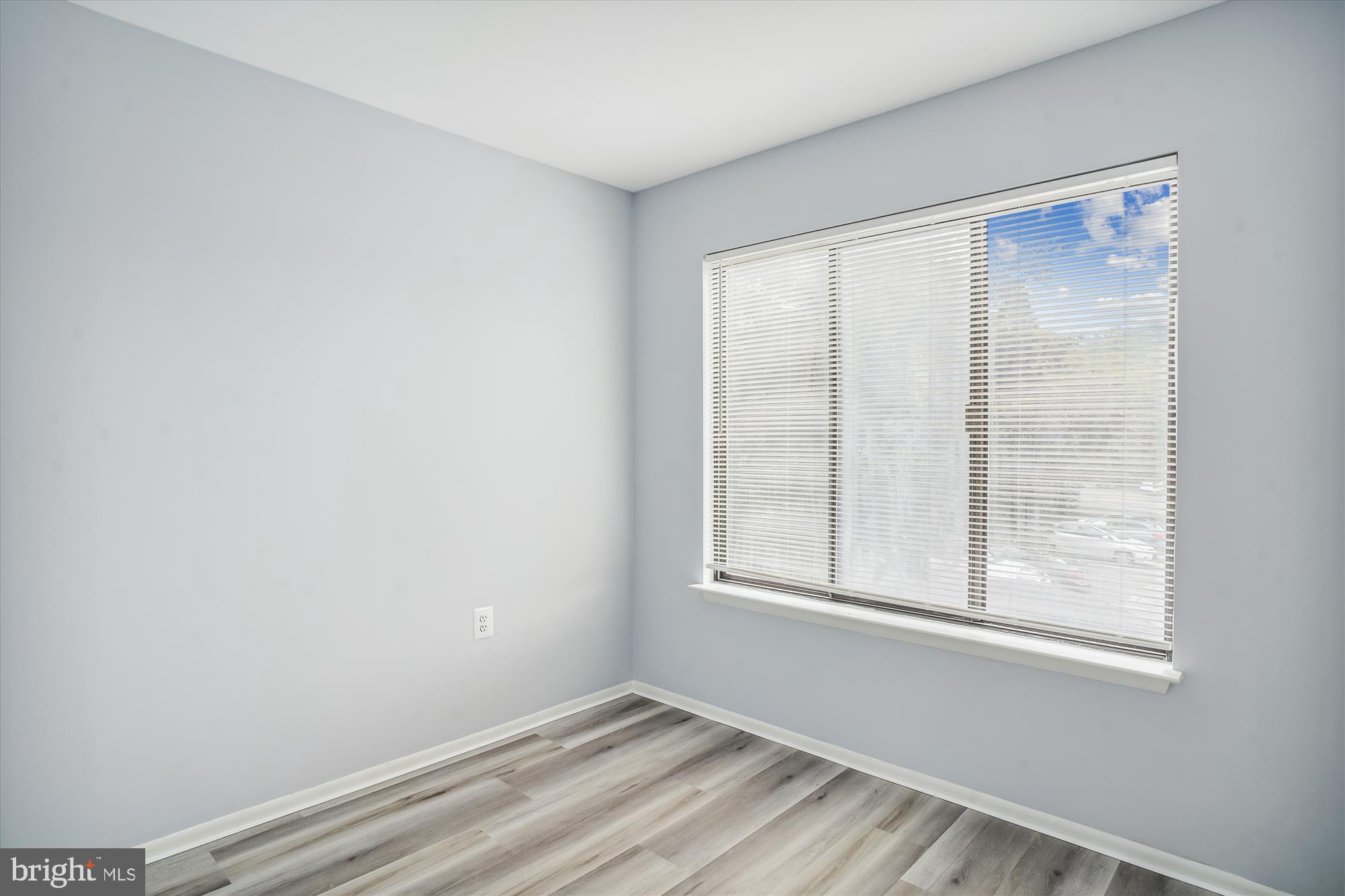 FARMINGDALE - Residential