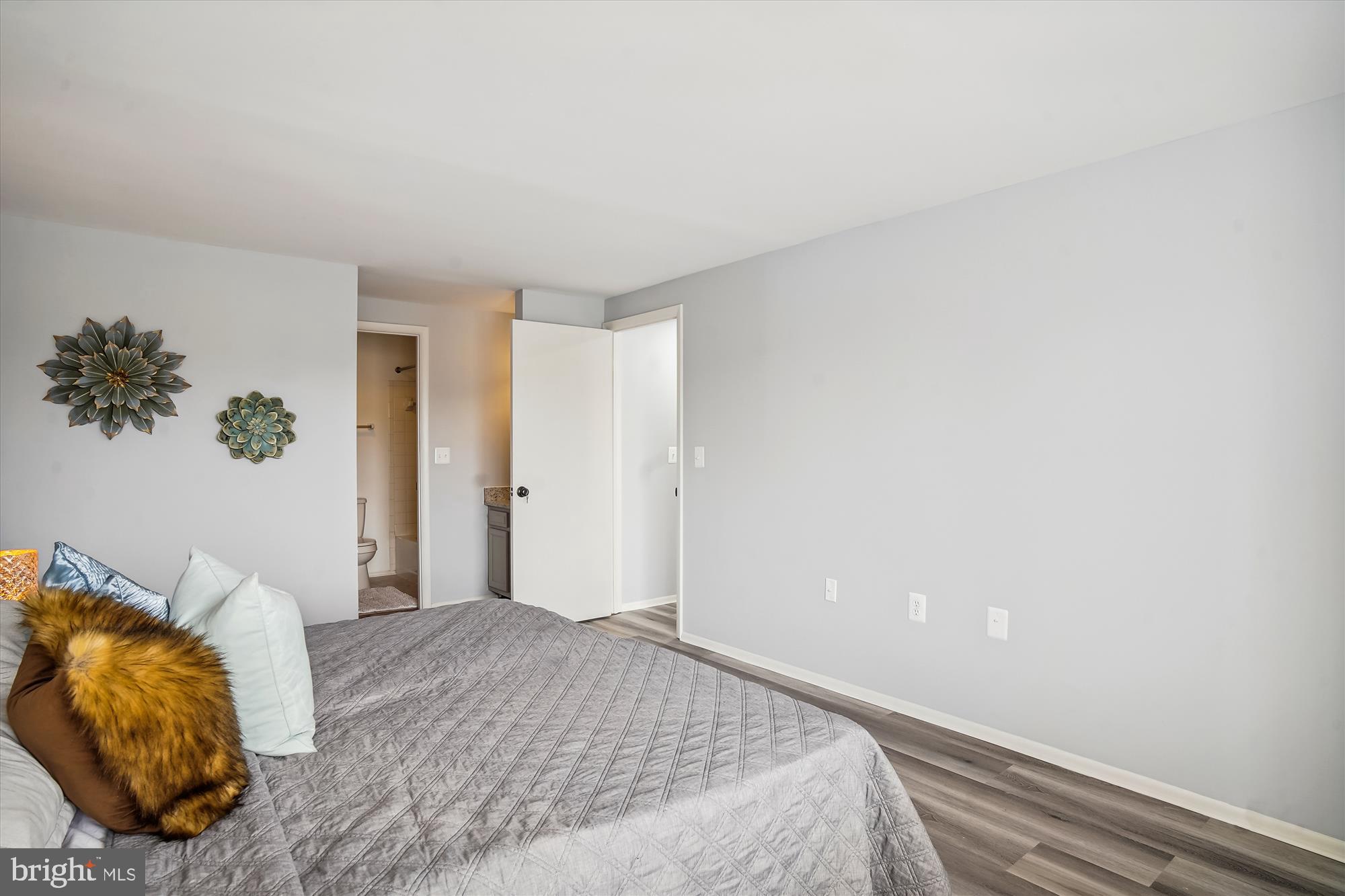 FARMINGDALE - Residential