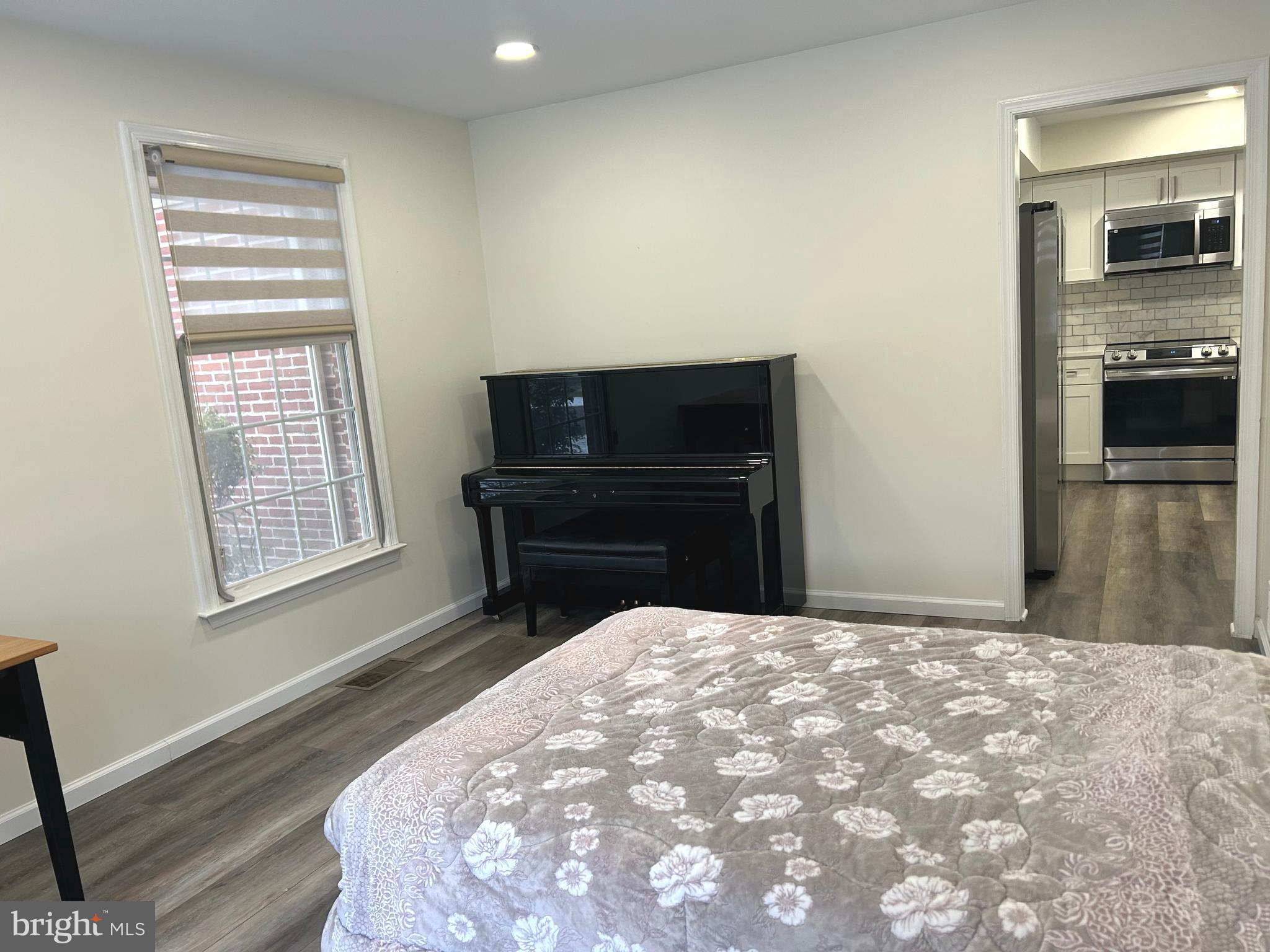 GWYNEDD HUNT - Residential