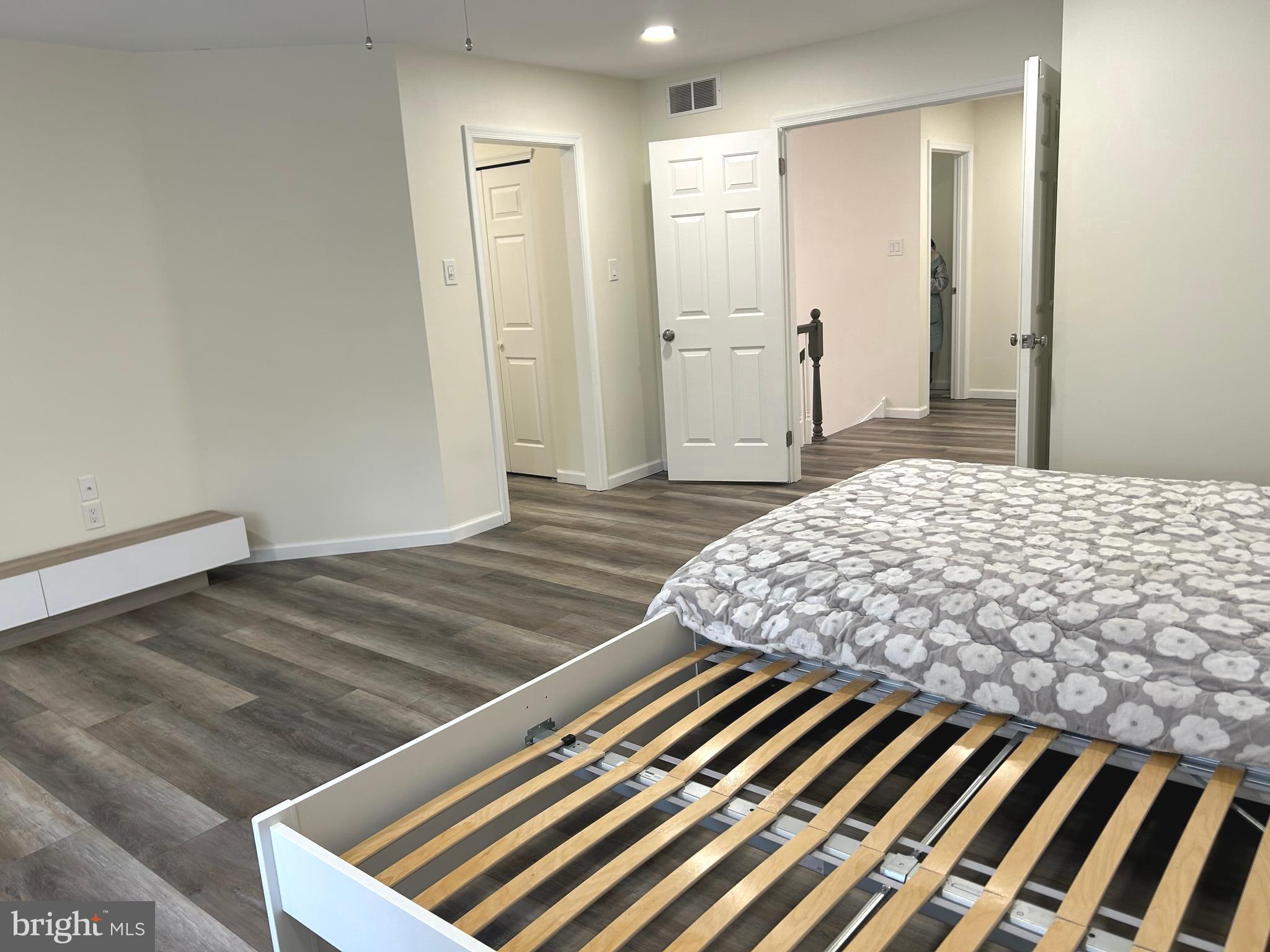 GWYNEDD HUNT - Residential