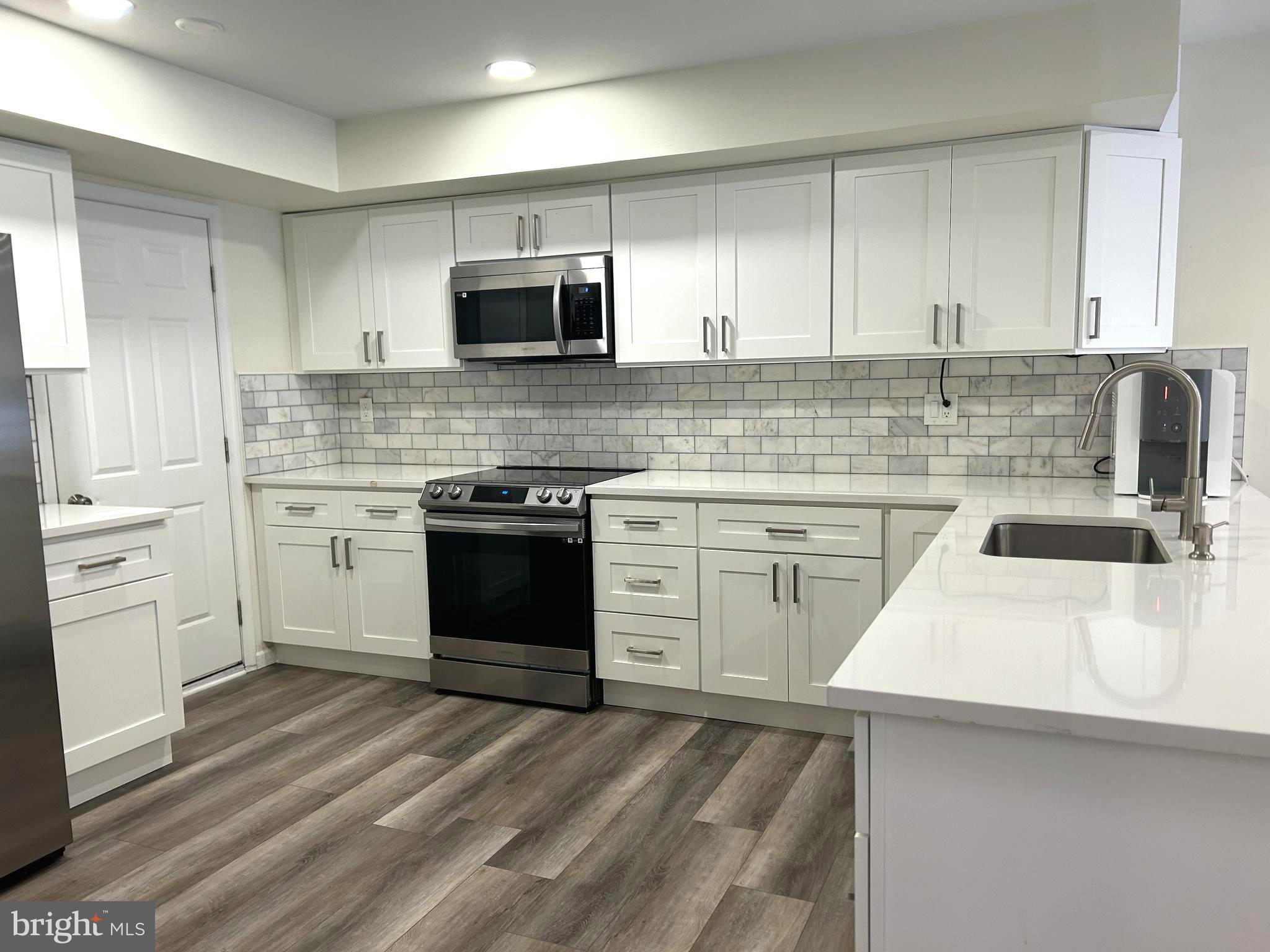 GWYNEDD HUNT - Residential