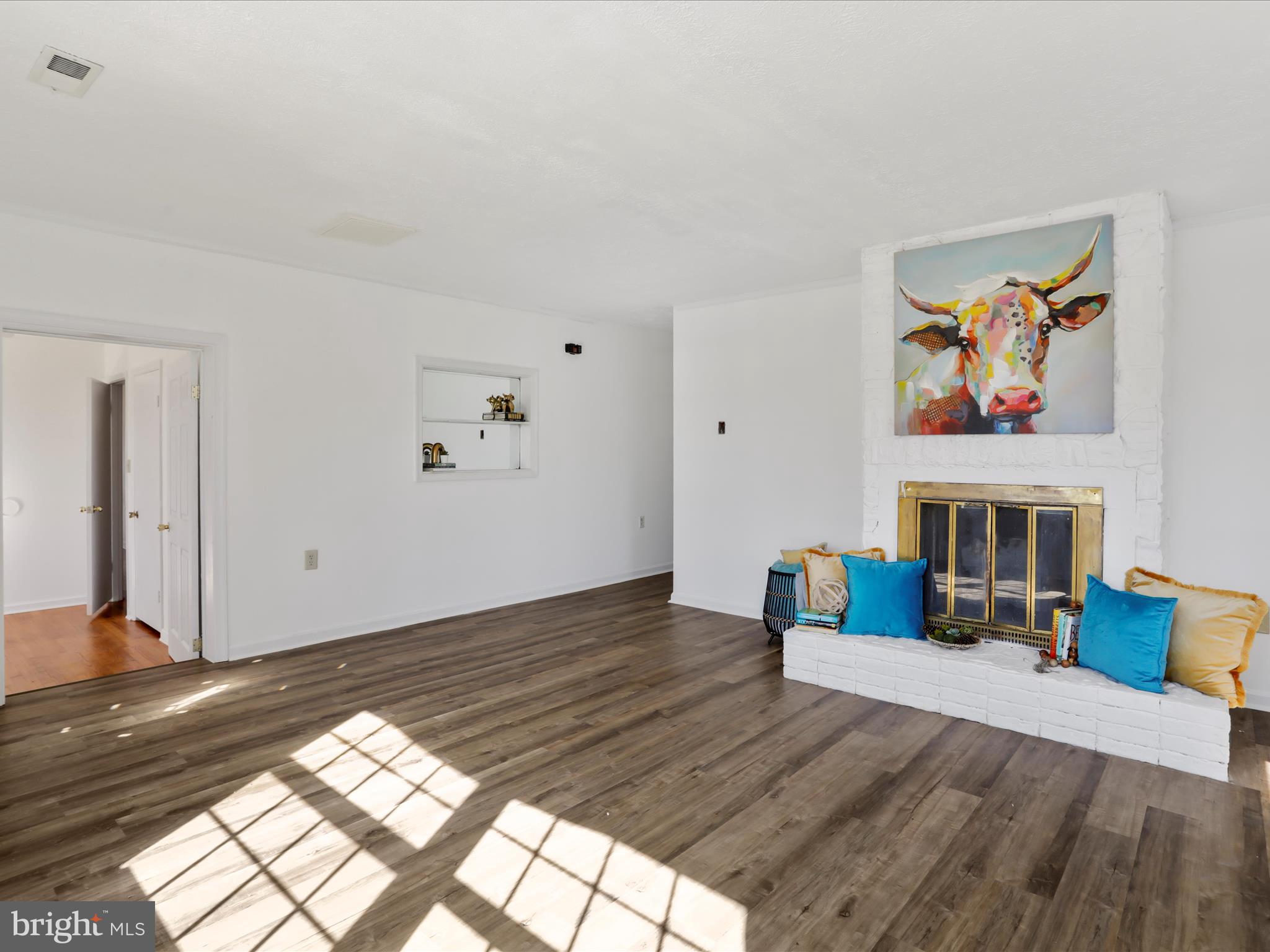 ROYAL VILLAGE - Residential