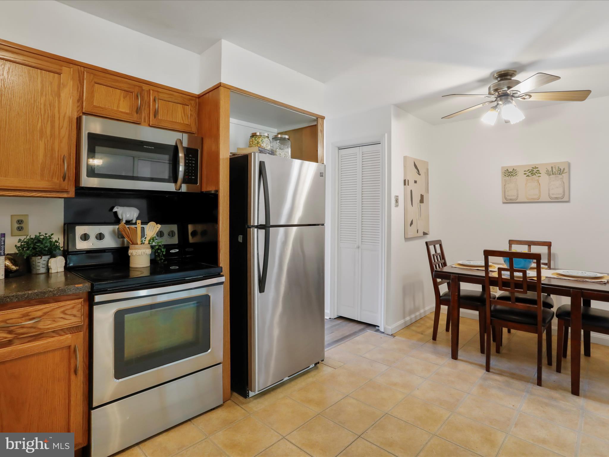 ROYAL VILLAGE - Residential