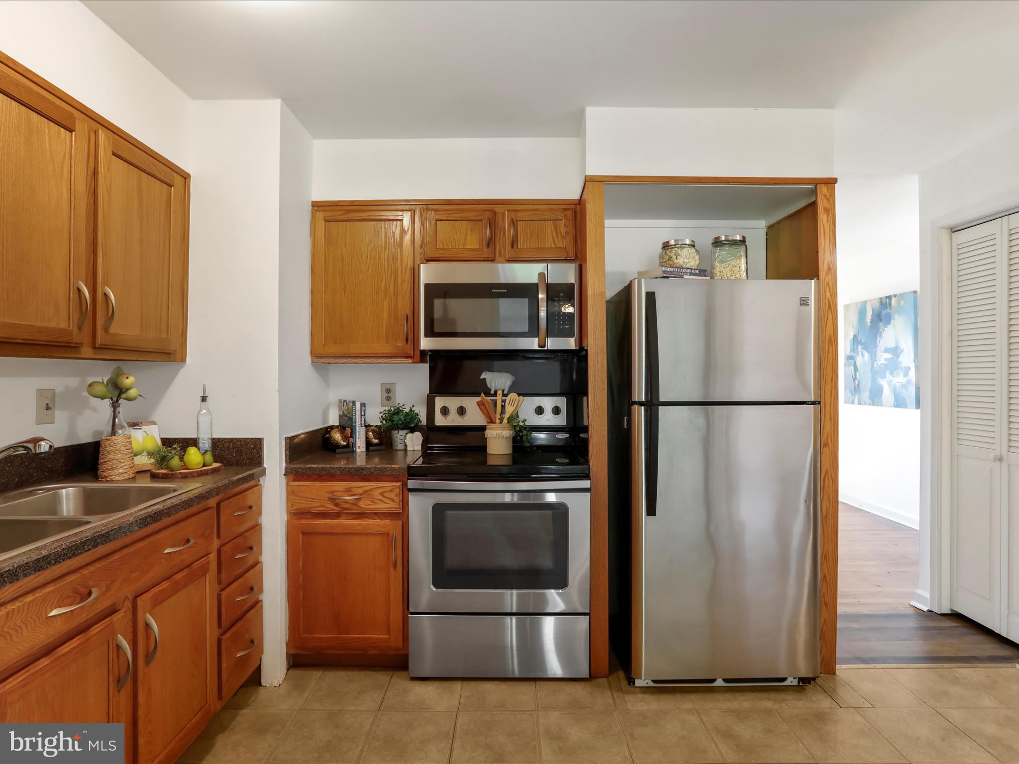 ROYAL VILLAGE - Residential