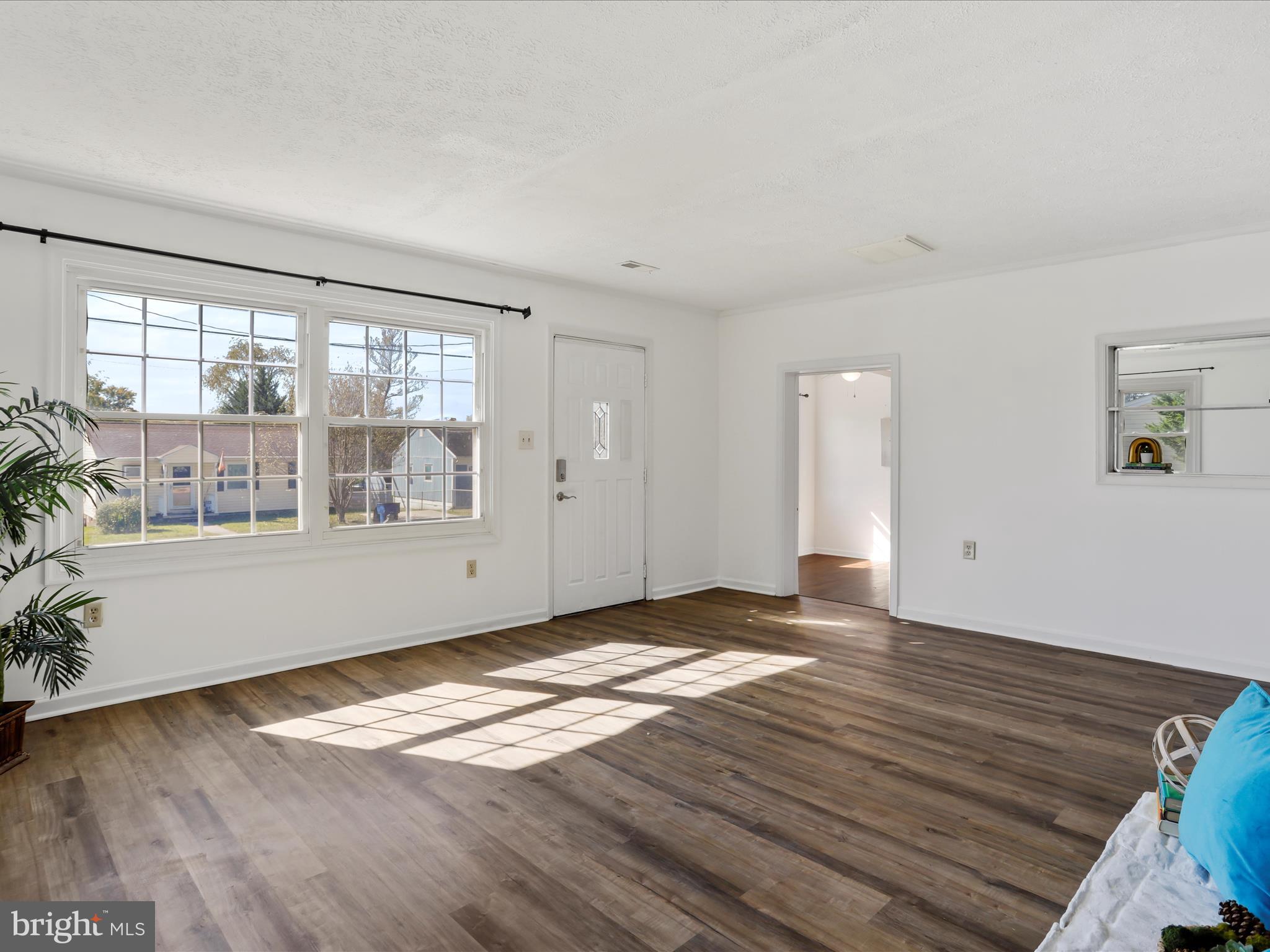 ROYAL VILLAGE - Residential