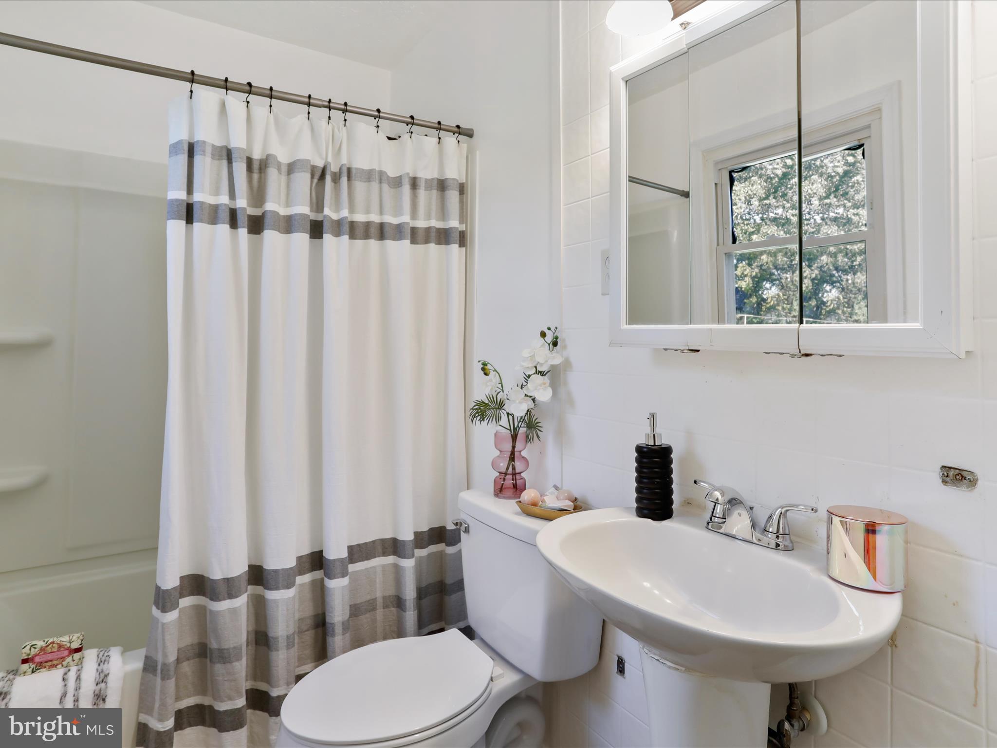 ROYAL VILLAGE - Residential