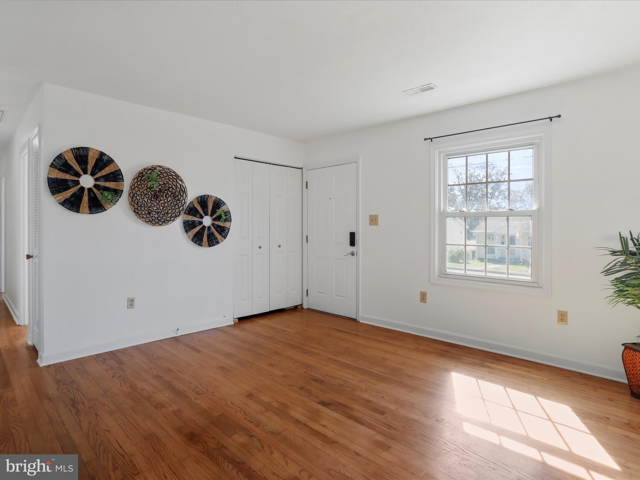 ROYAL VILLAGE - Residential