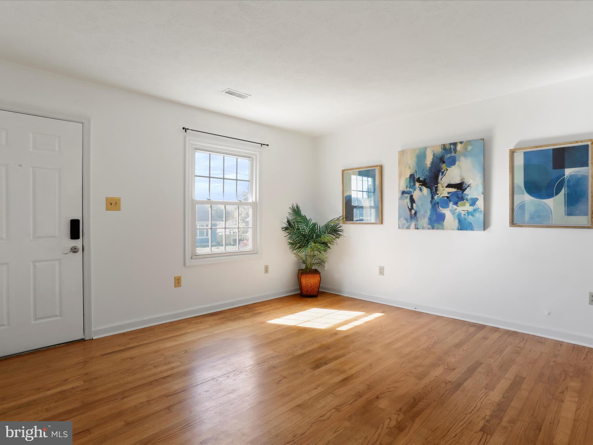 ROYAL VILLAGE - Residential