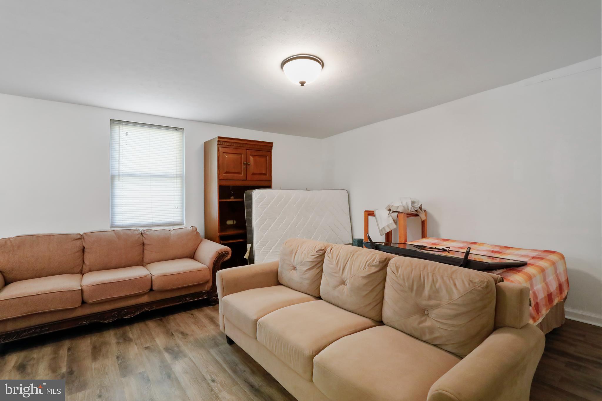 ROYAL VILLAGE - Residential