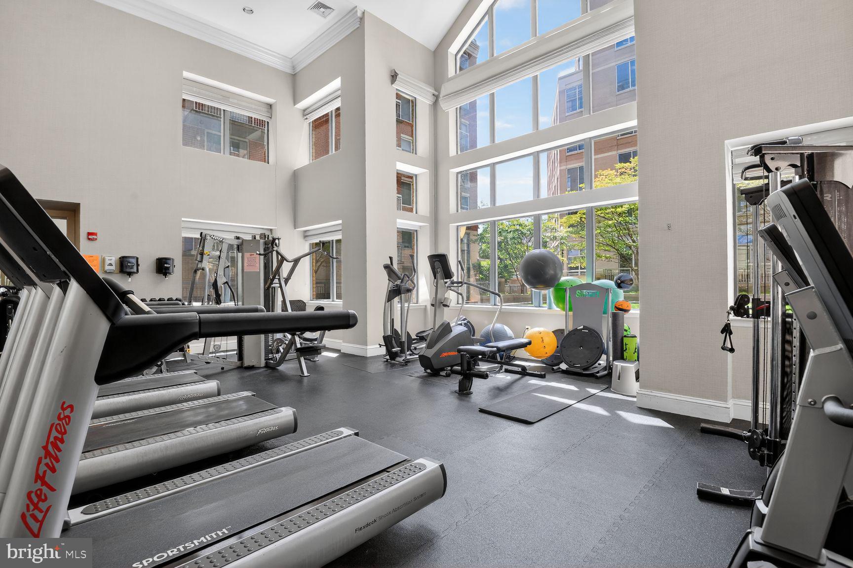 LEXINGTON SQUARE - Residential