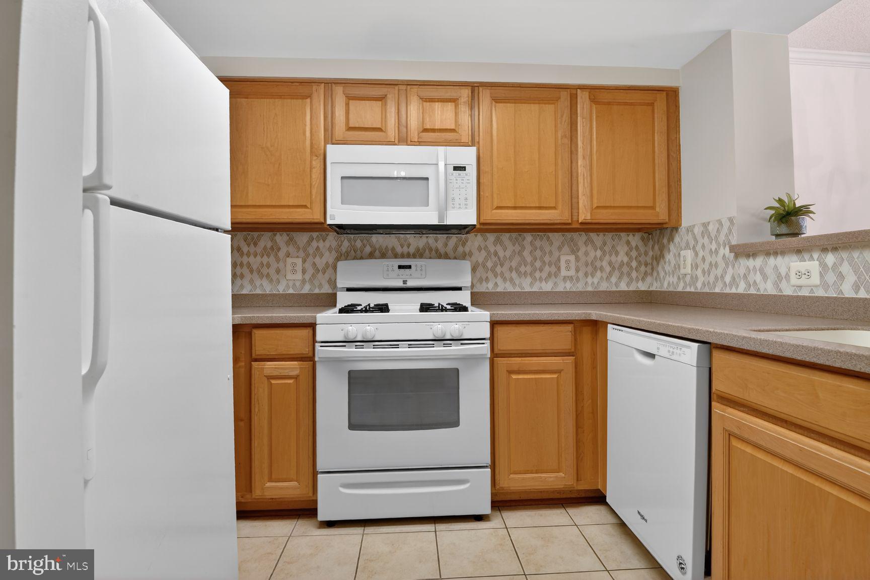 LEXINGTON SQUARE - Residential
