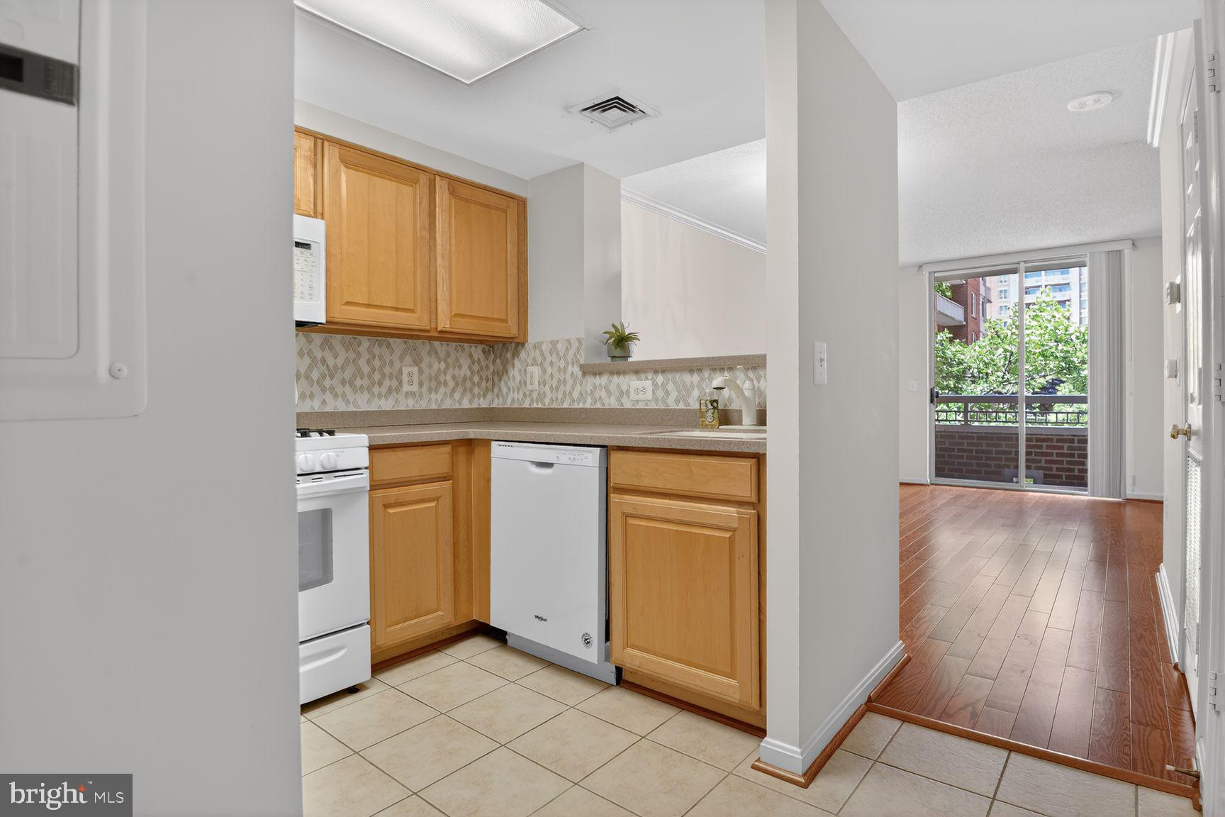 LEXINGTON SQUARE - Residential