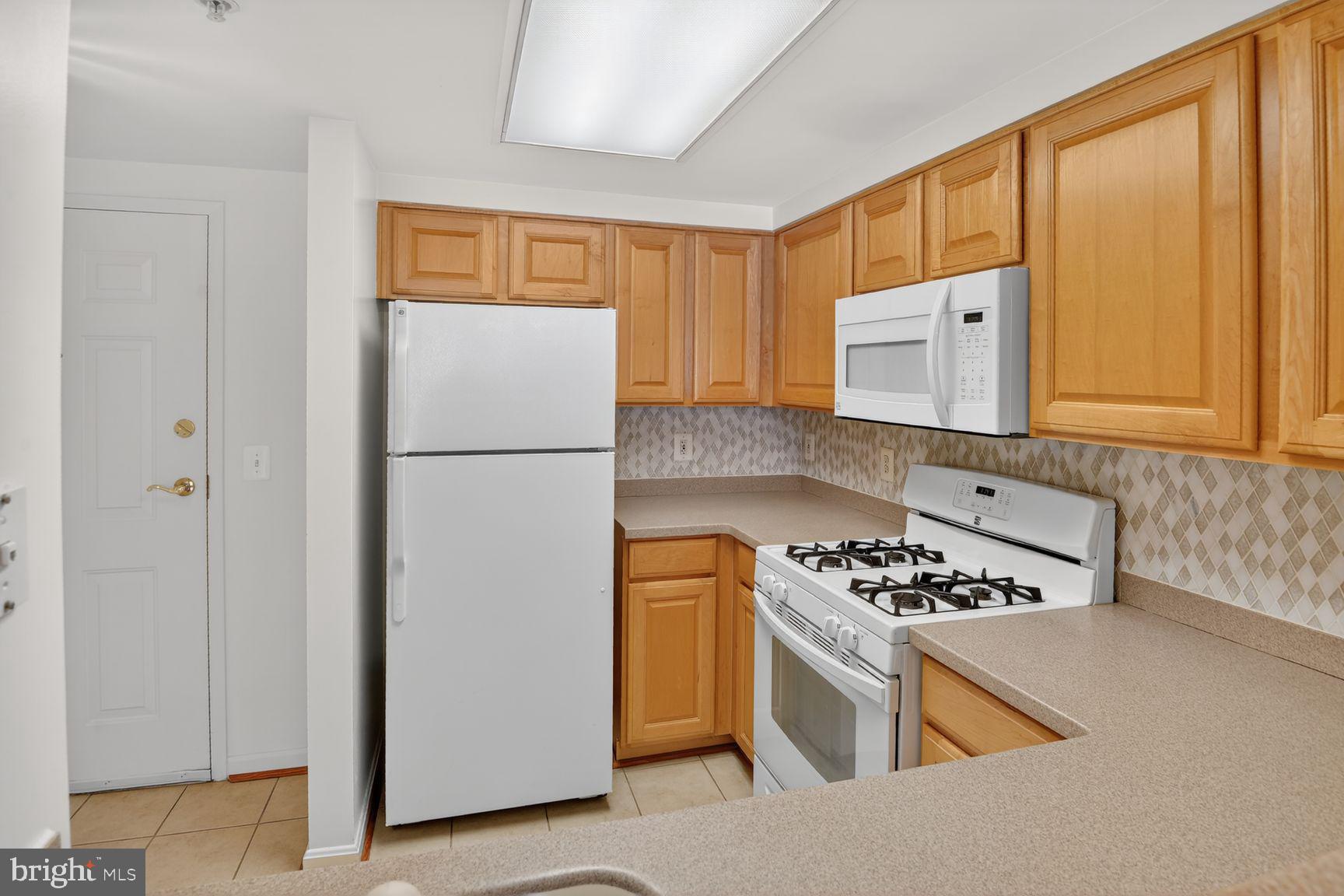 LEXINGTON SQUARE - Residential
