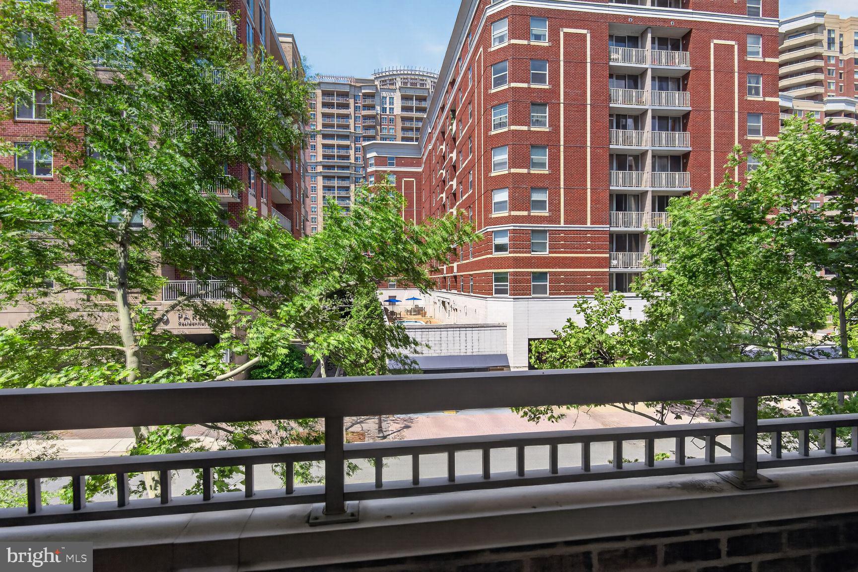 LEXINGTON SQUARE - Residential