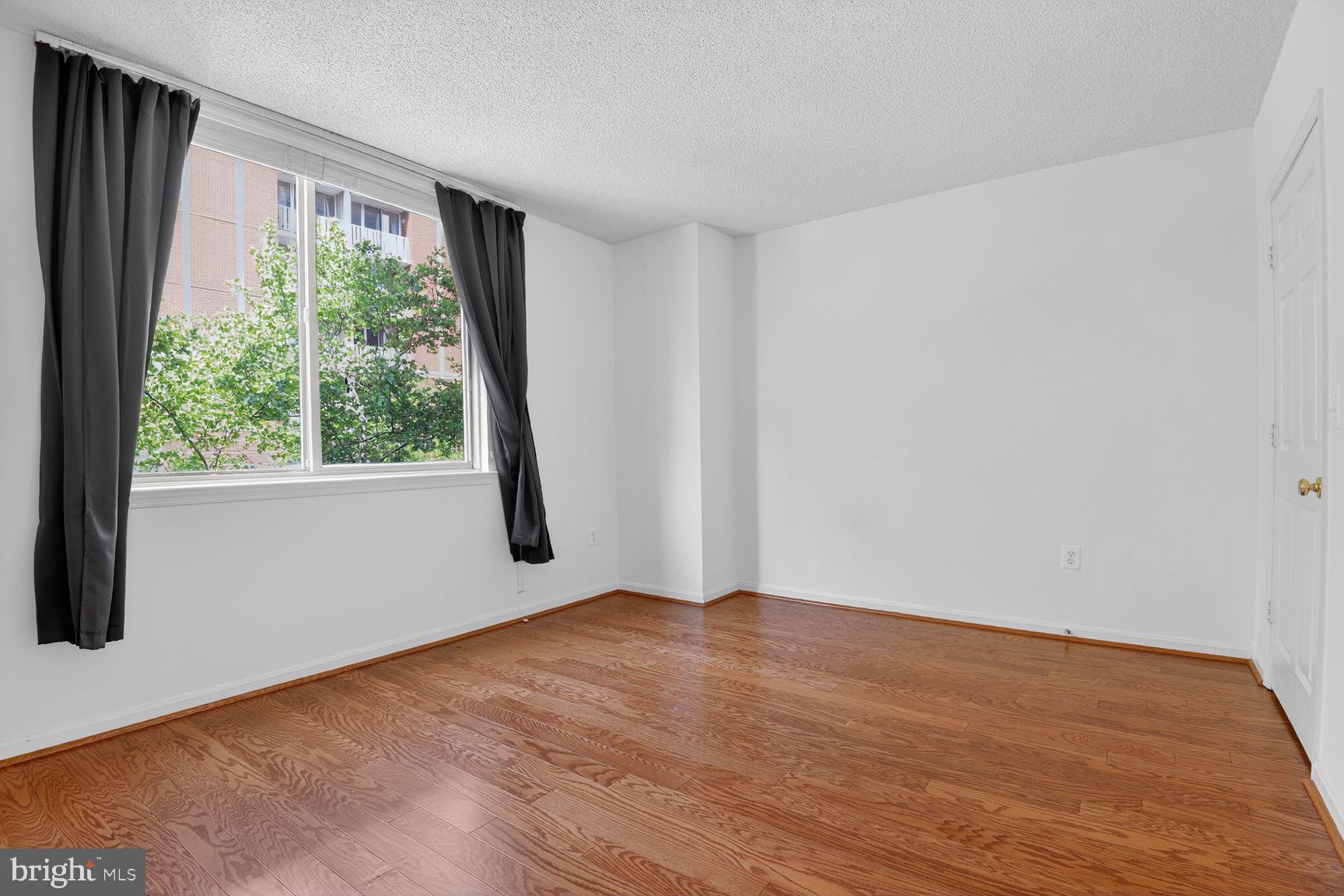 LEXINGTON SQUARE - Residential
