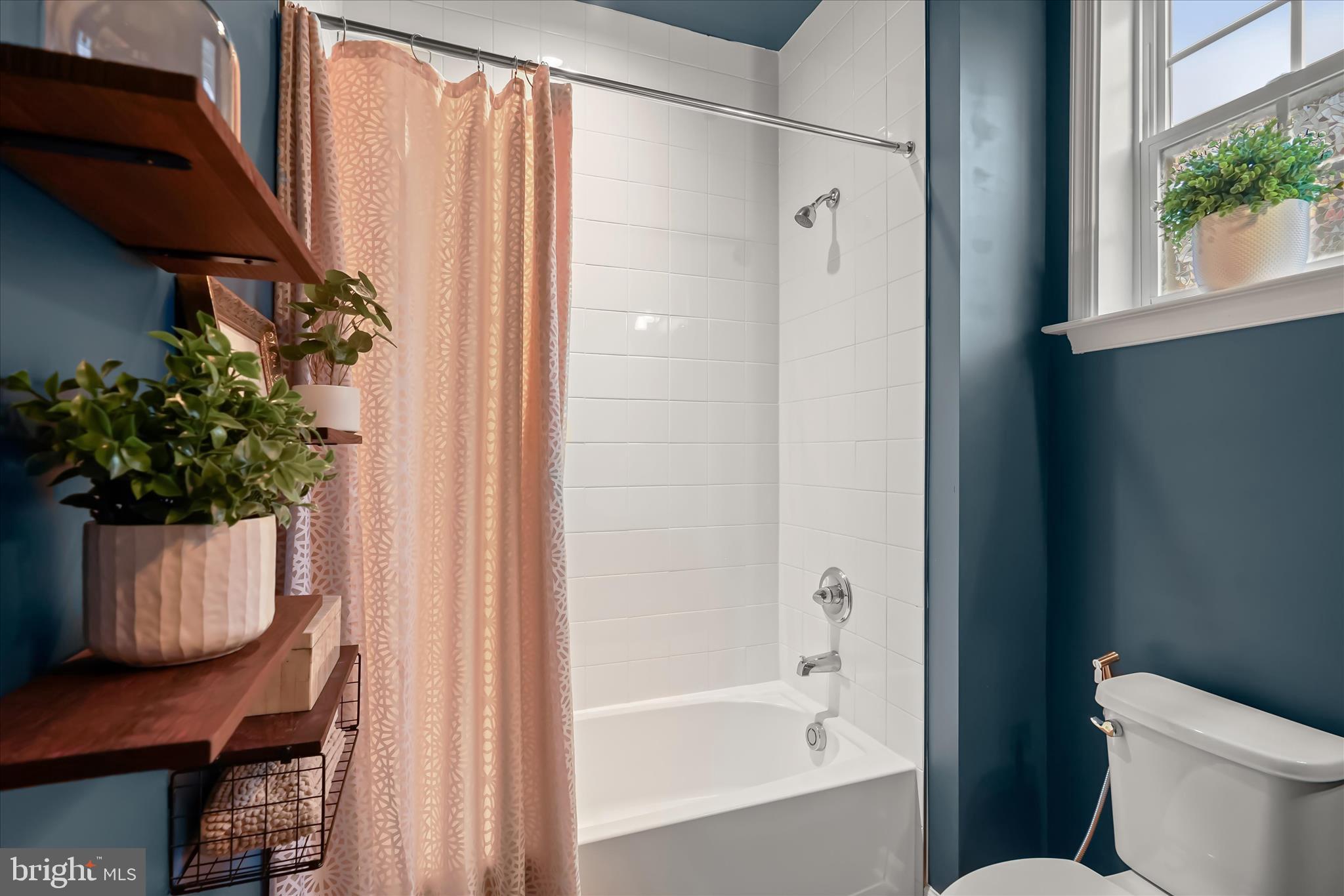 LAUREL OVERLOOK - Residential