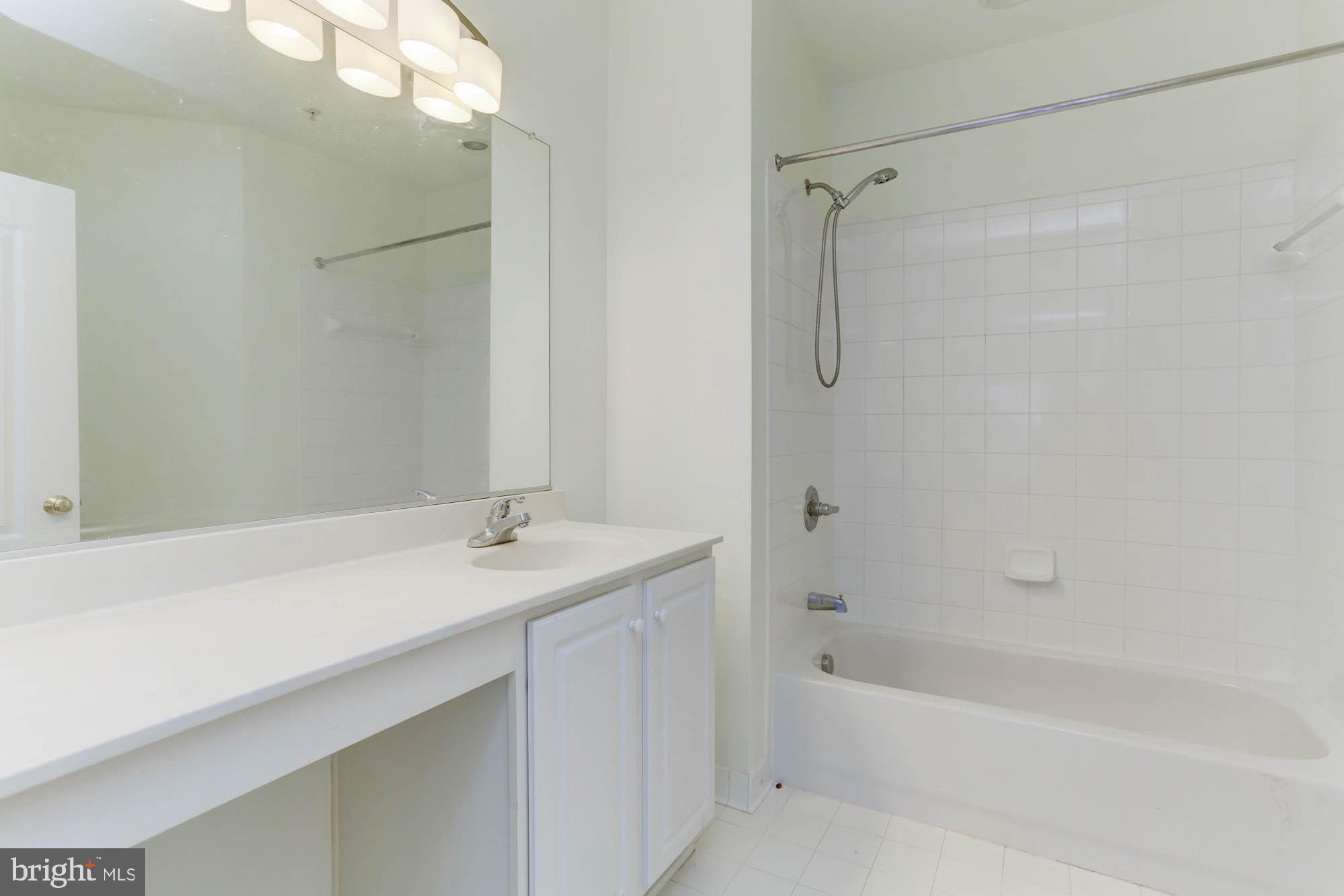 RIVER HILL - Residential Lease