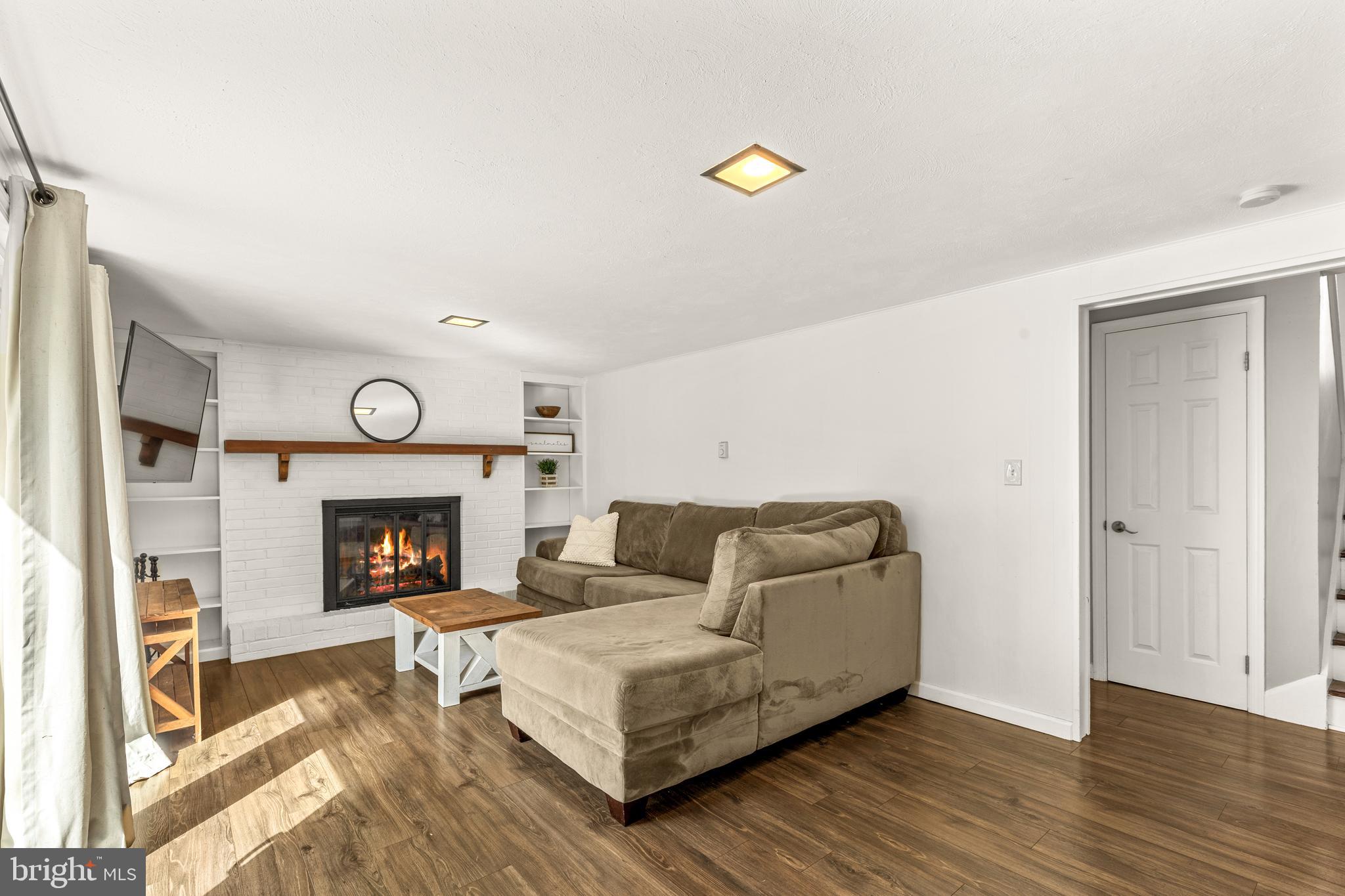 MISSION HILLS - Residential