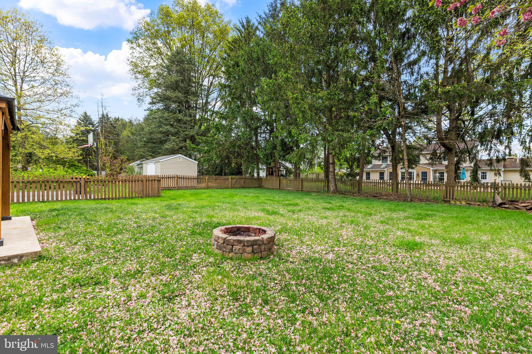 MISSION HILLS - Residential