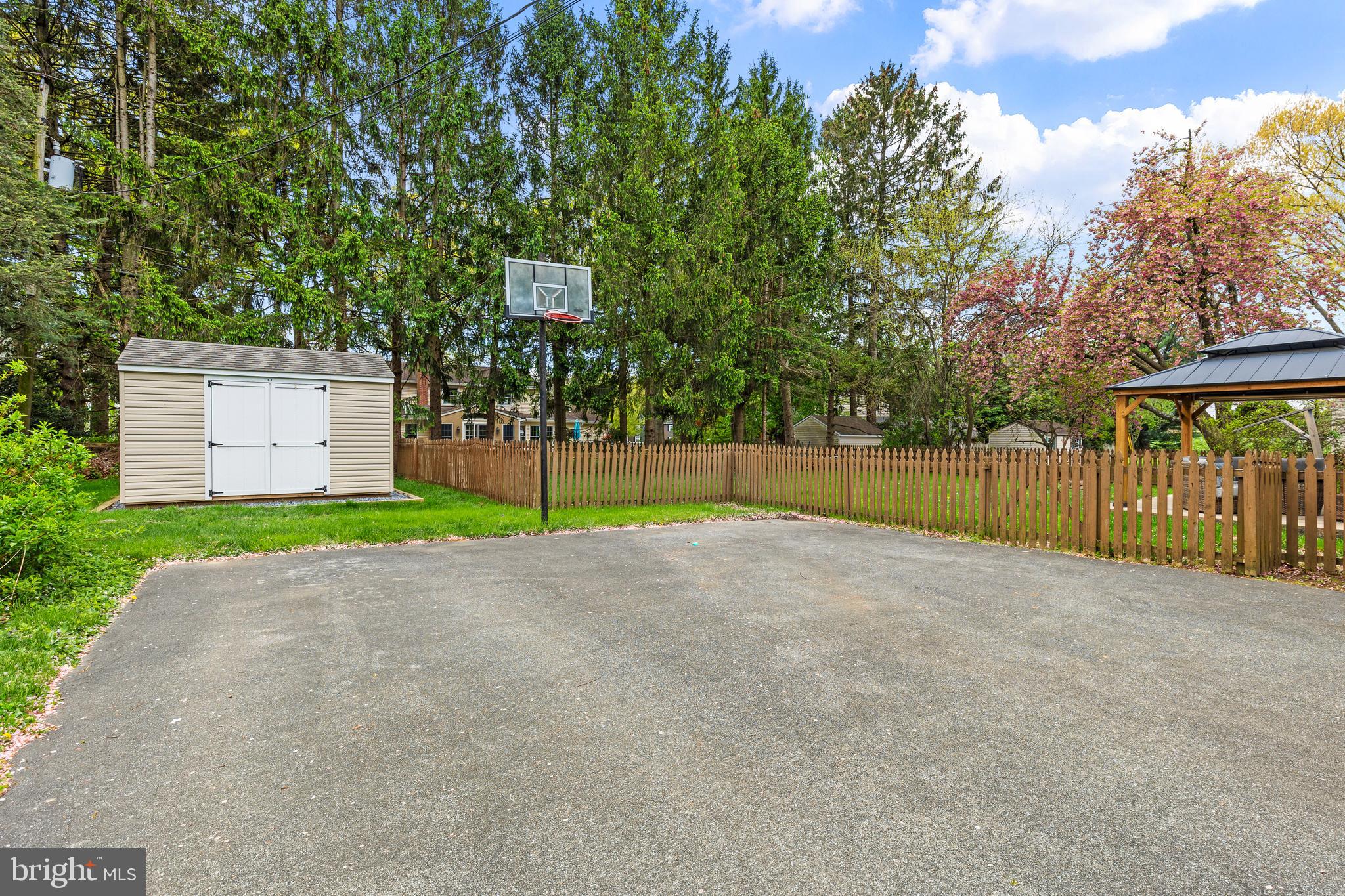 MISSION HILLS - Residential