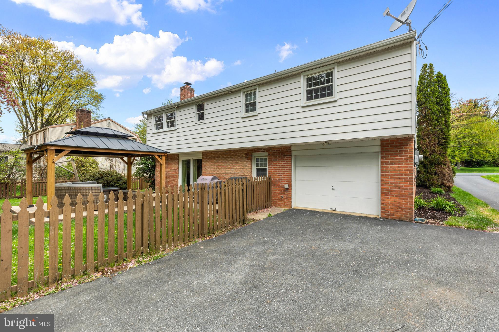 MISSION HILLS - Residential