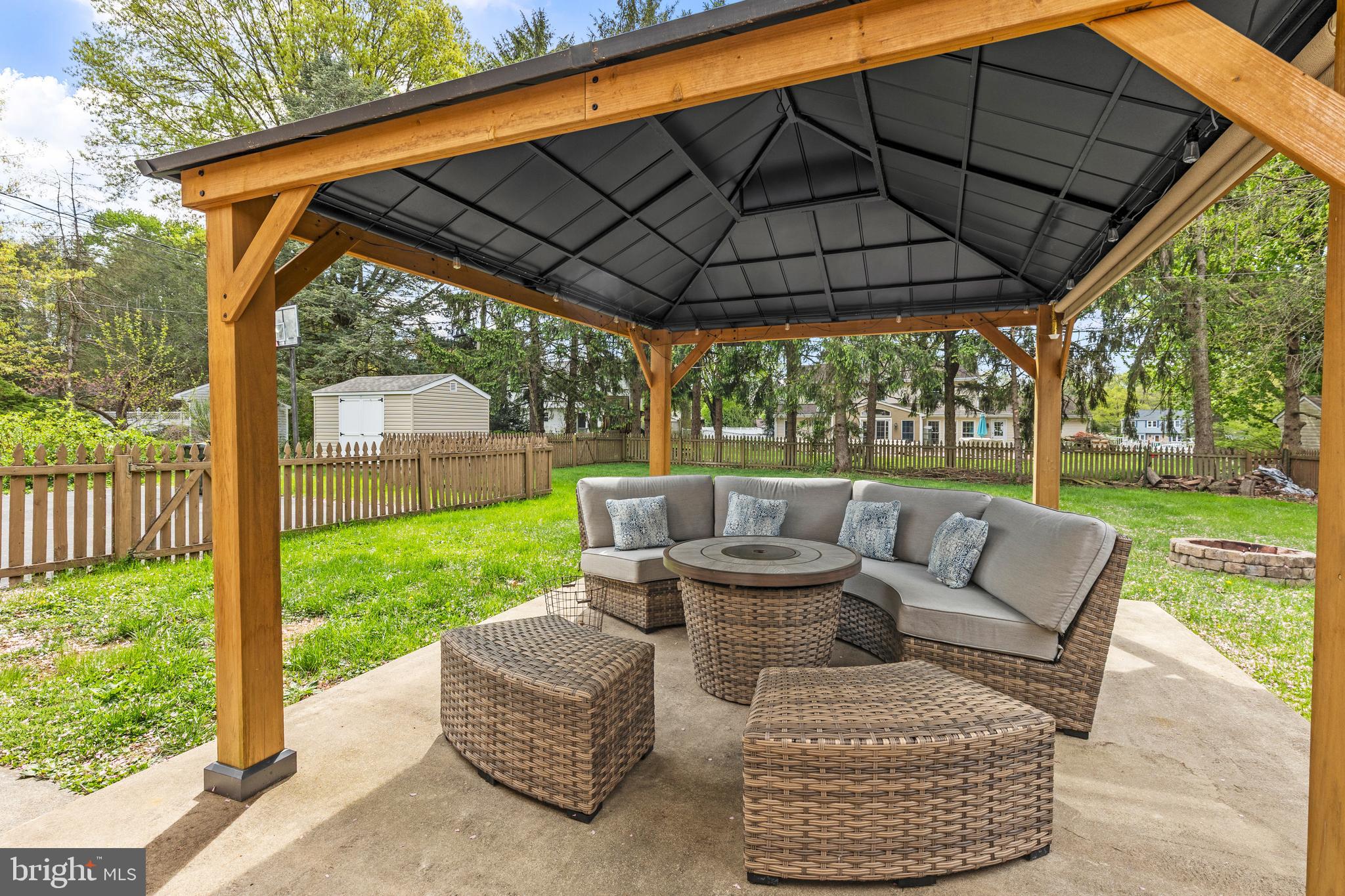 MISSION HILLS - Residential