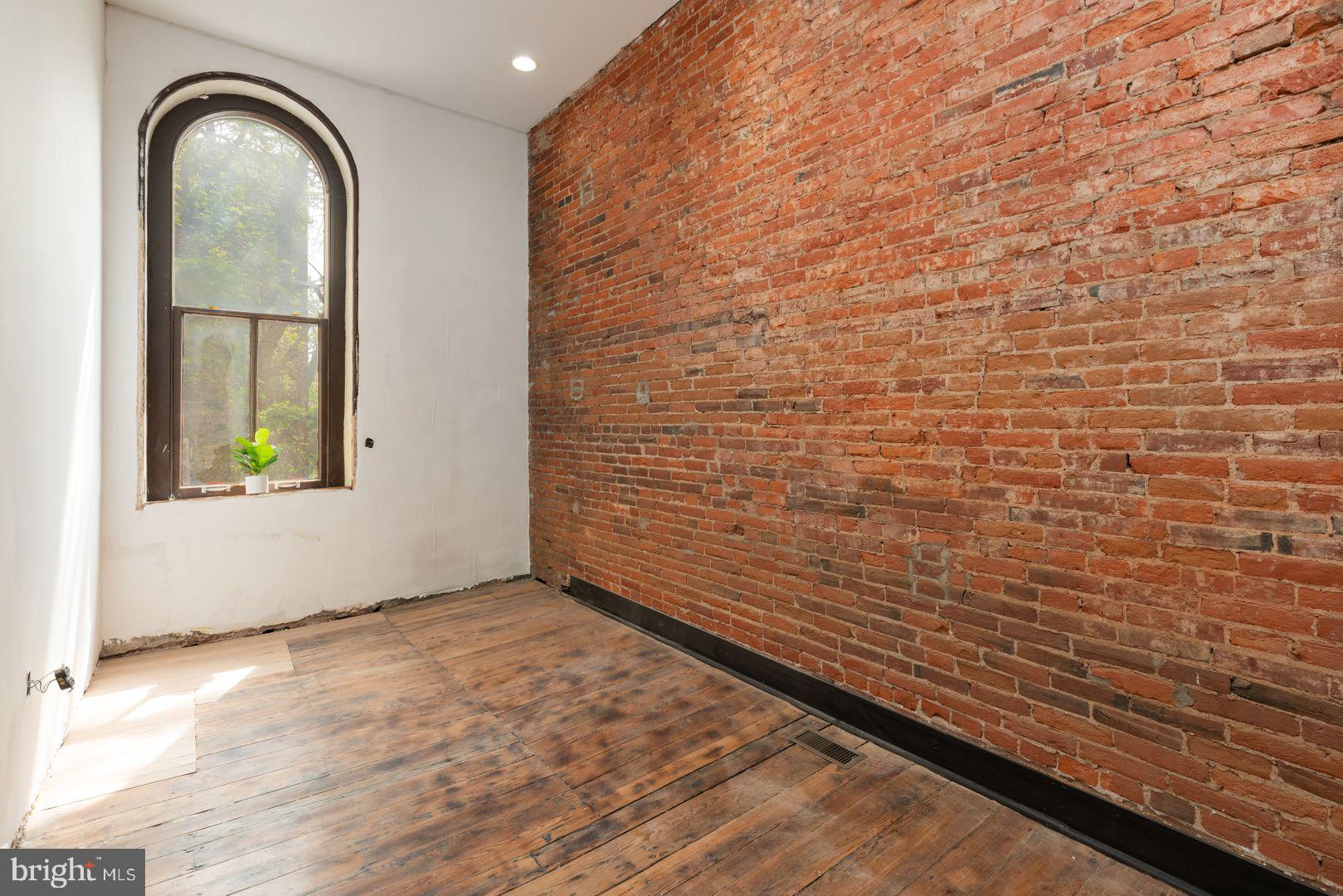 ART MUSEUM AREA - Residential Lease