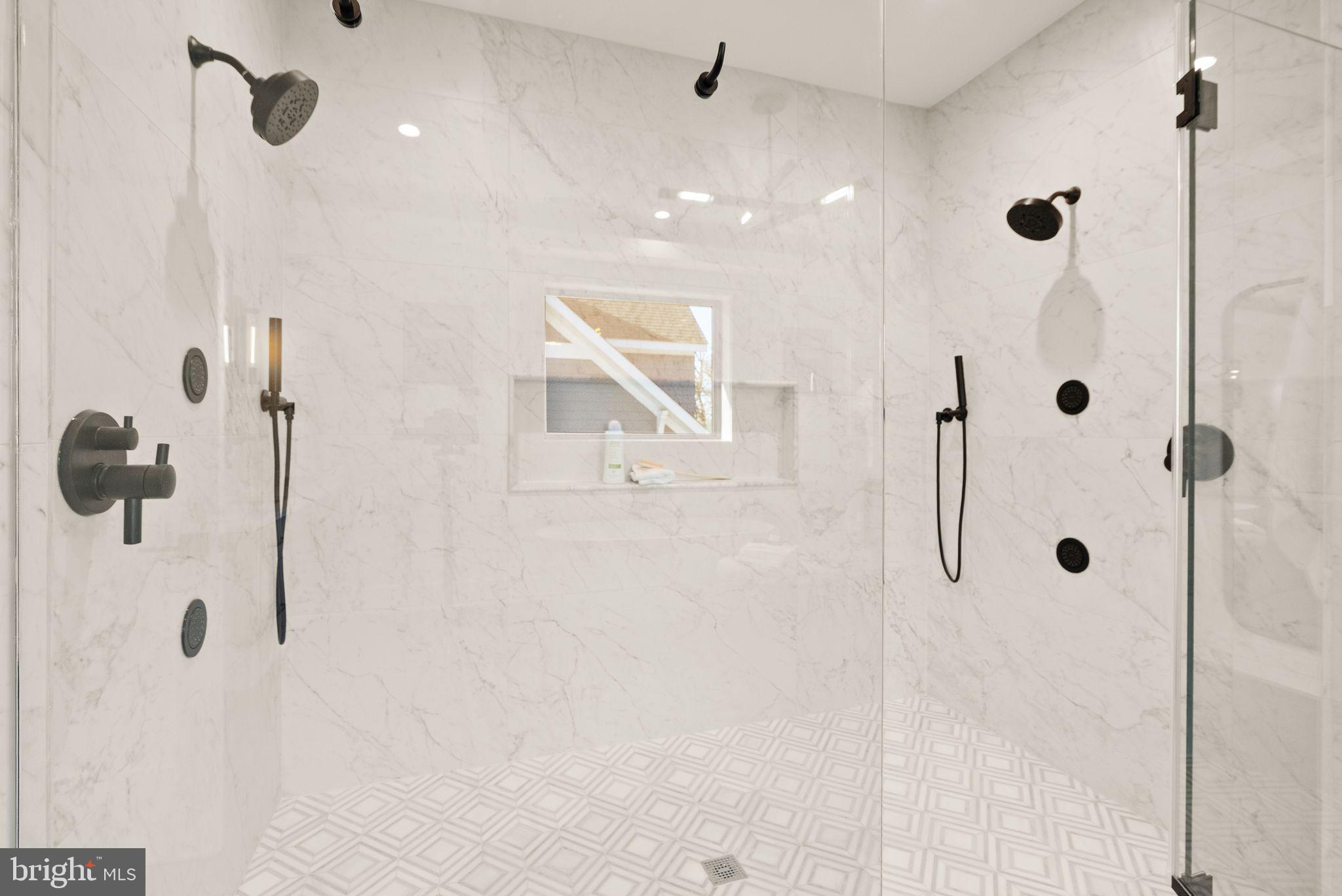 CLARENDON - Residential