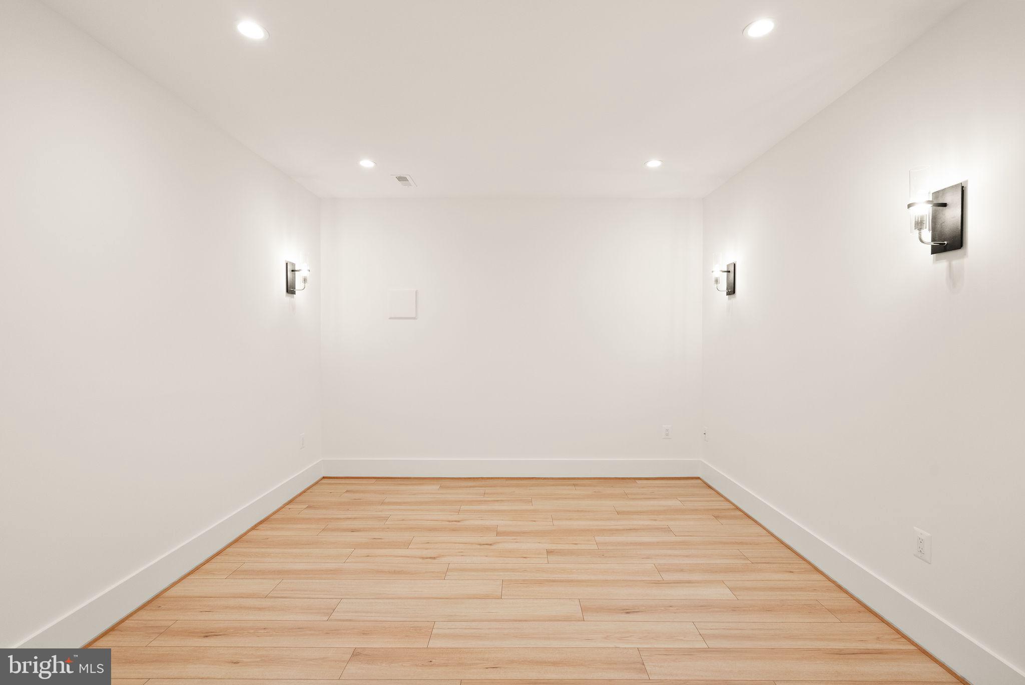 CLARENDON - Residential