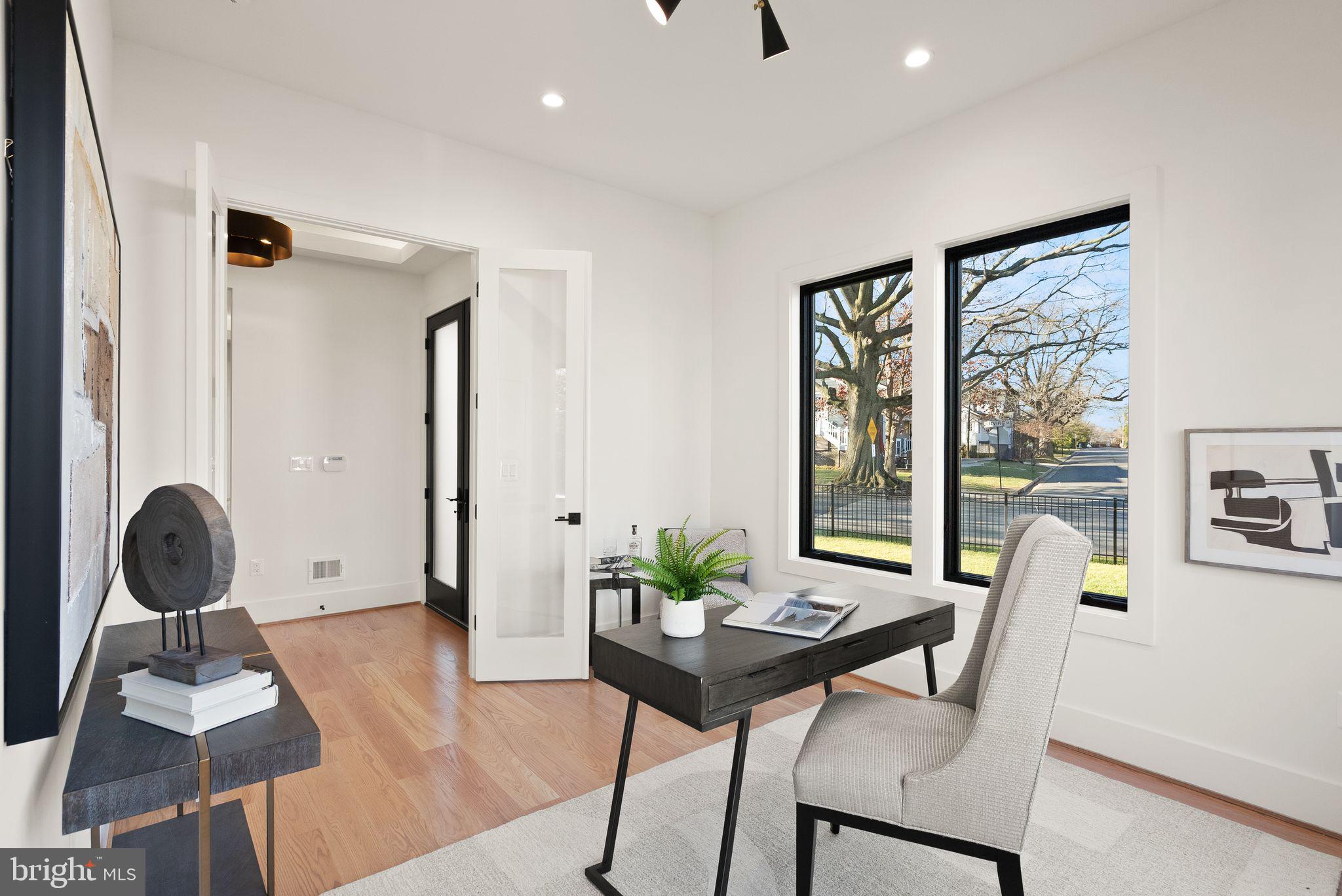 CLARENDON - Residential