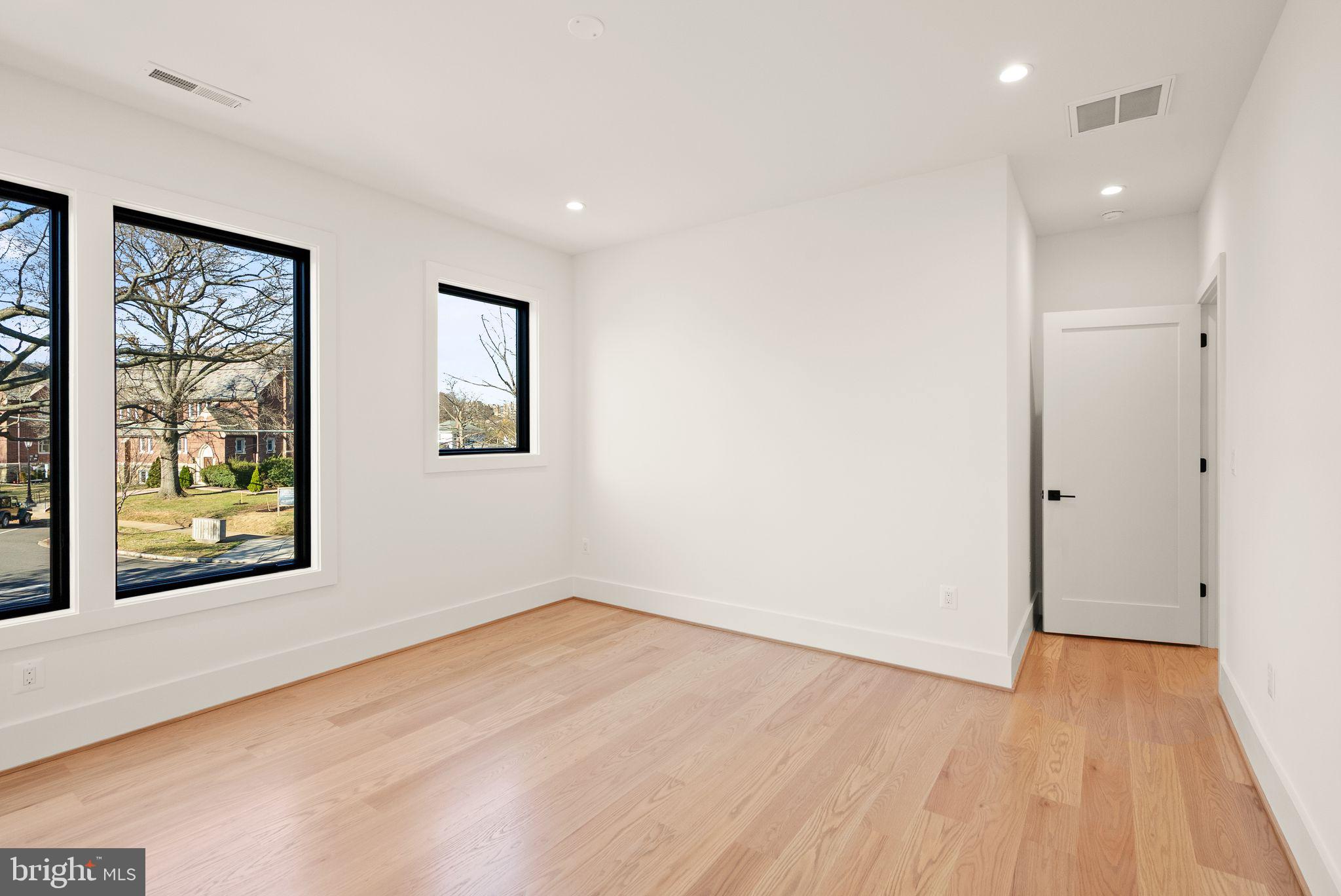 CLARENDON - Residential