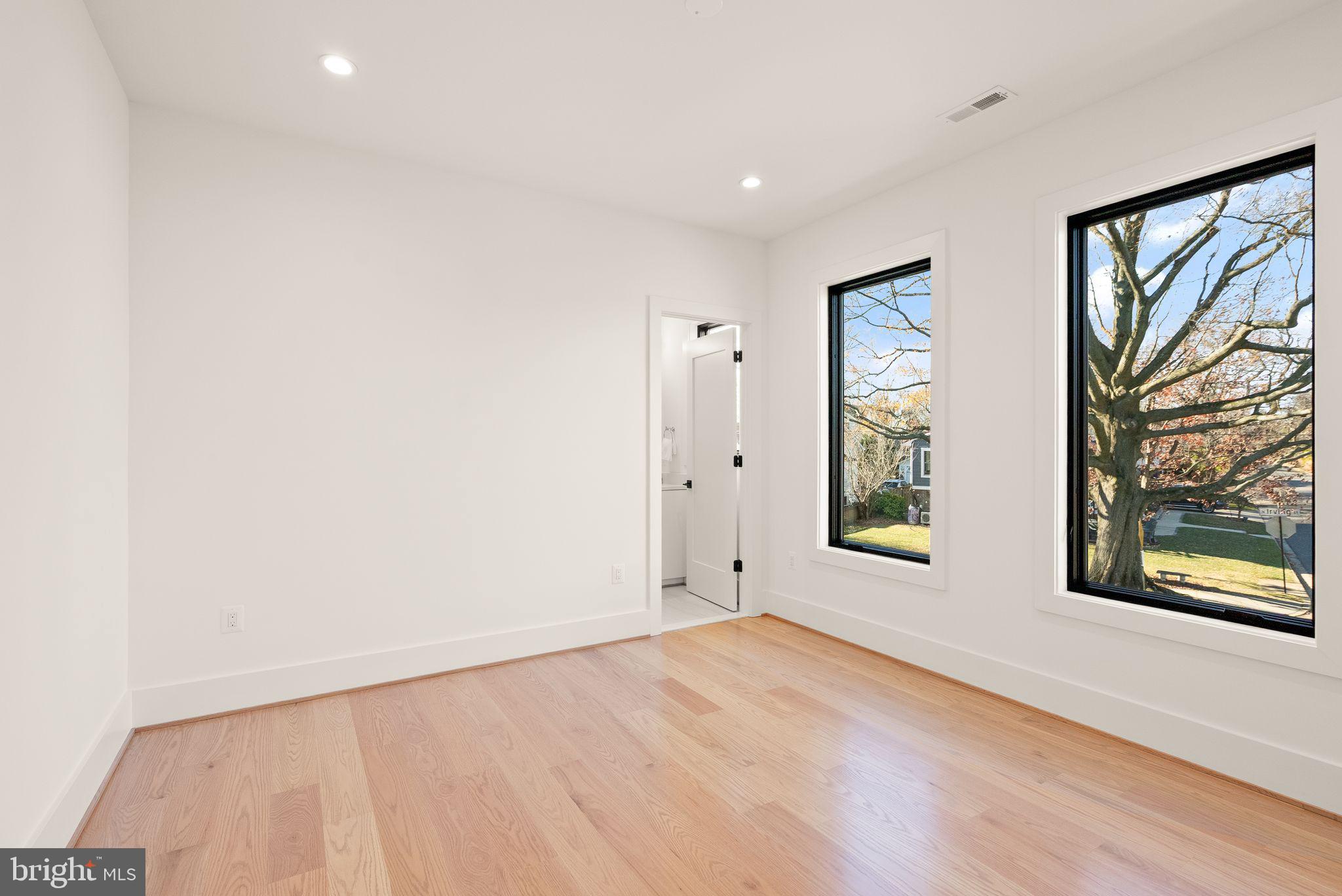 CLARENDON - Residential