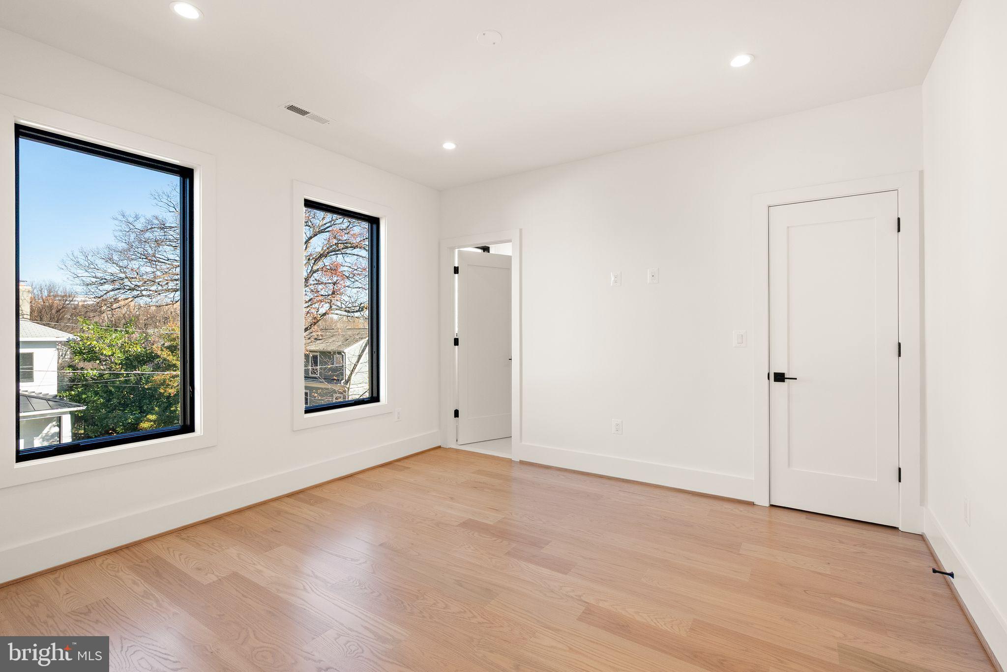 CLARENDON - Residential