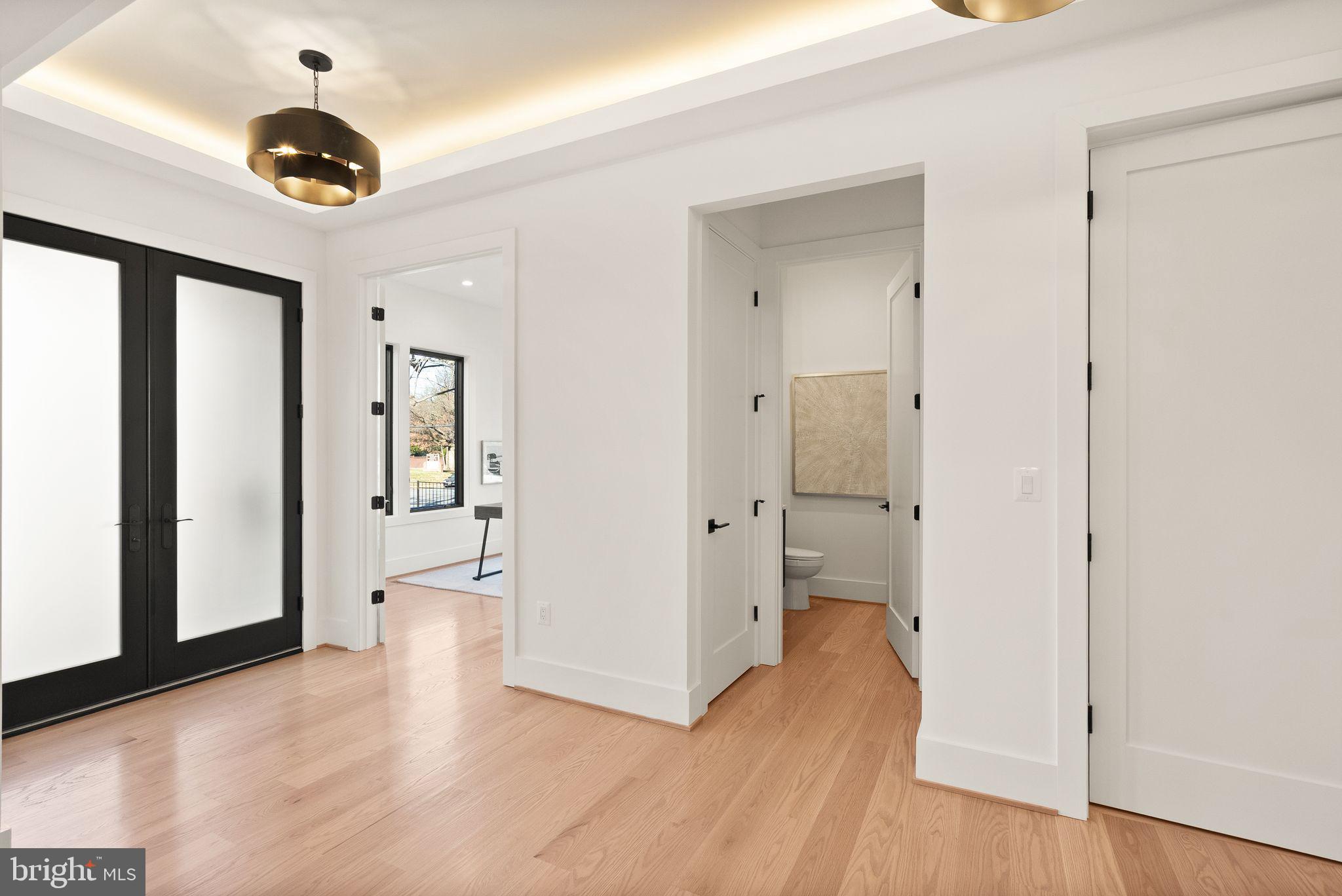 CLARENDON - Residential