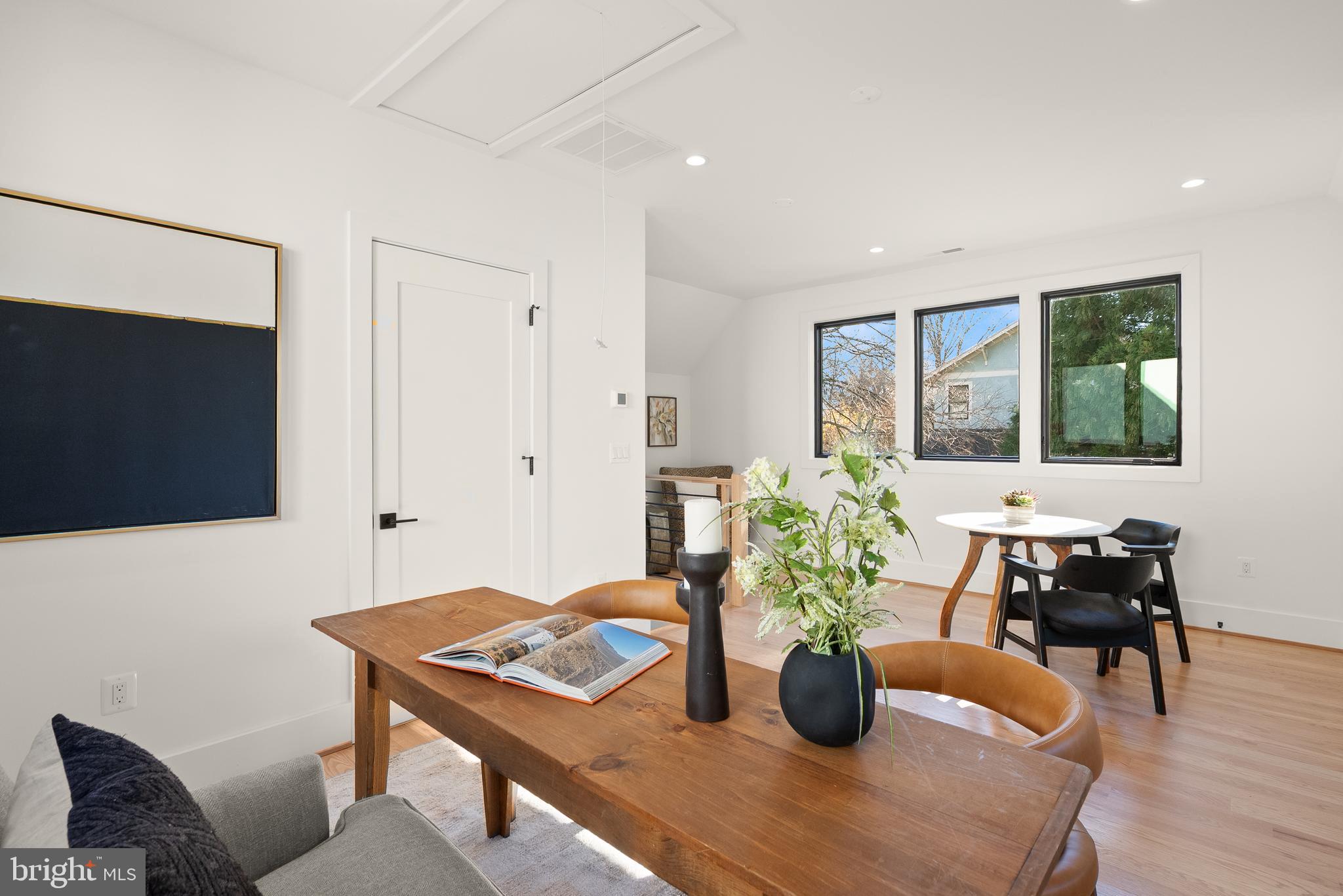 CLARENDON - Residential