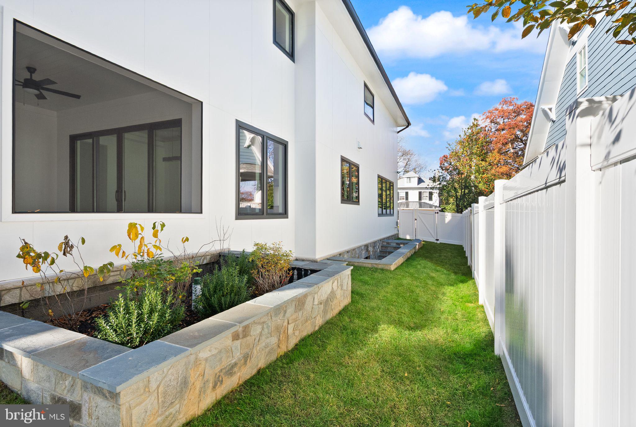 CLARENDON - Residential