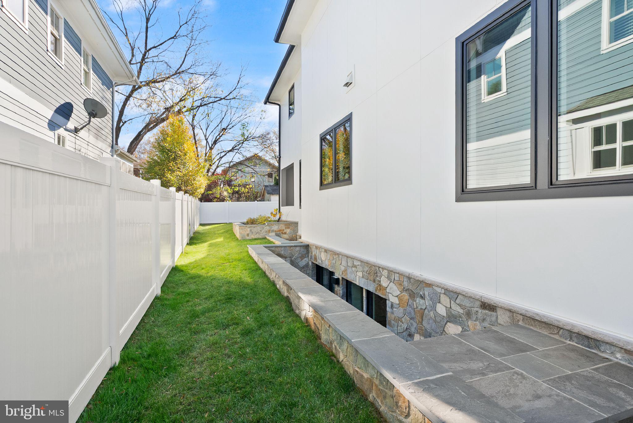 CLARENDON - Residential