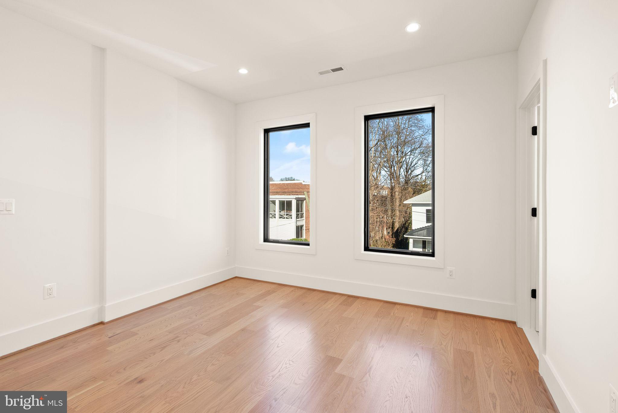 CLARENDON - Residential