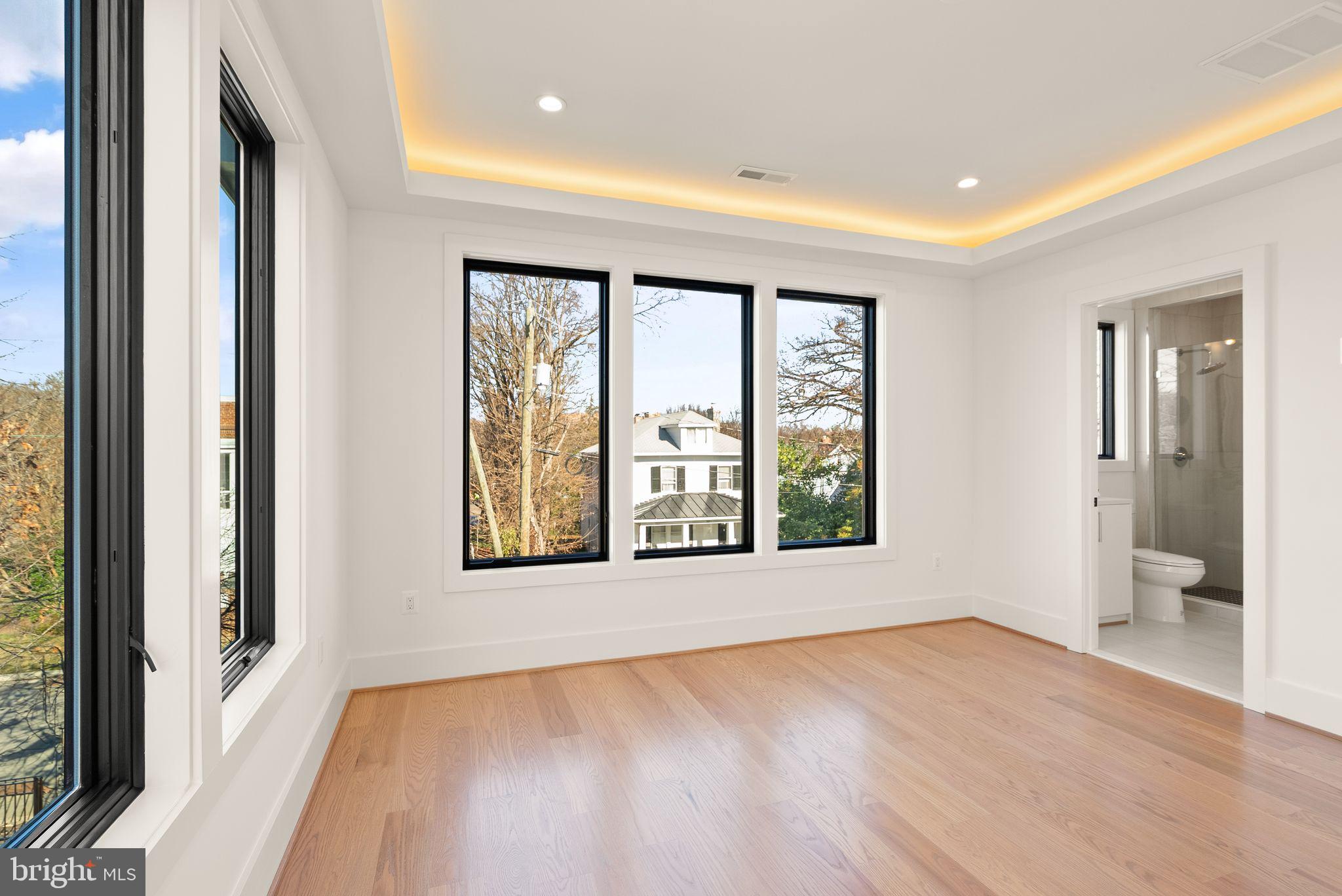 CLARENDON - Residential