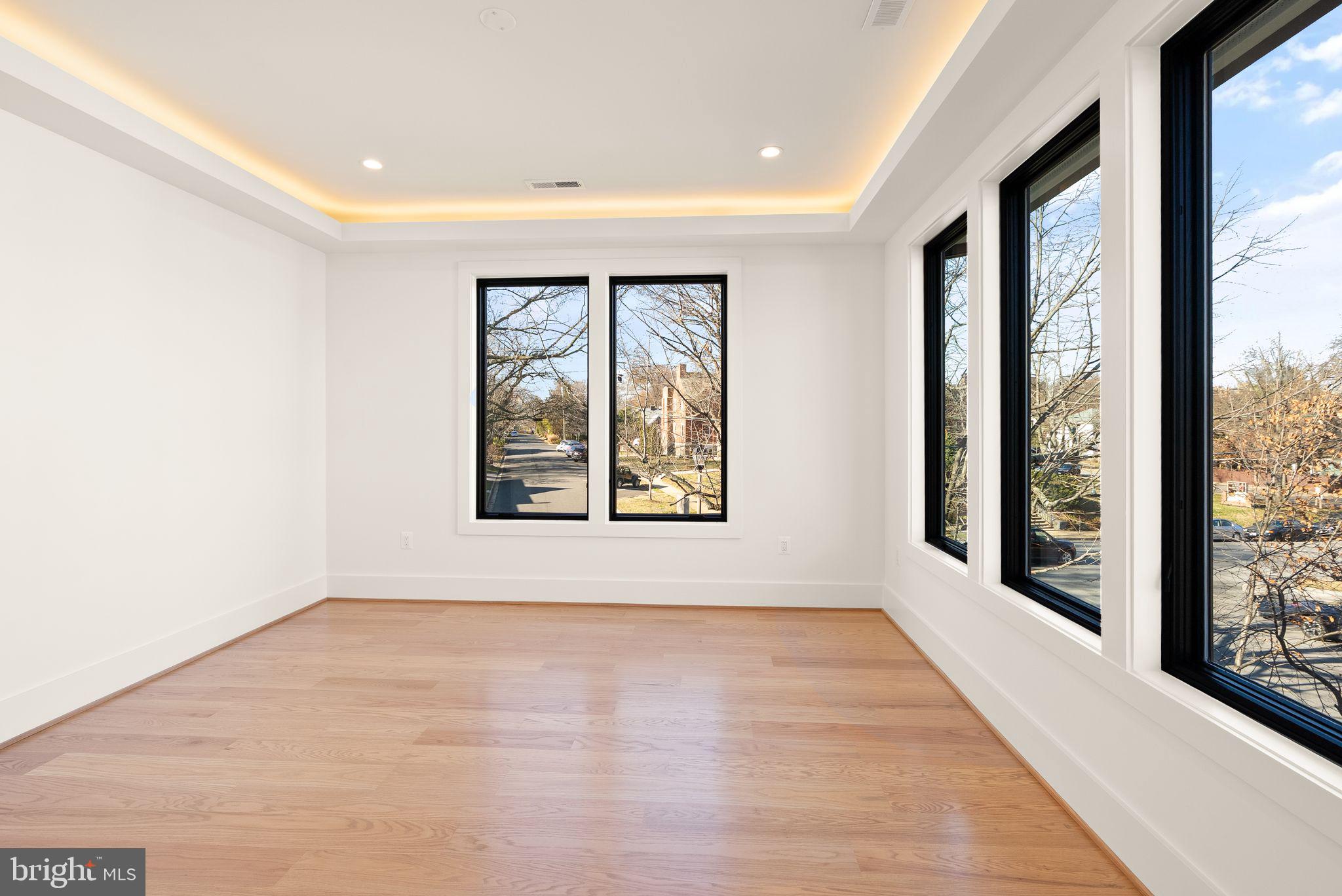 CLARENDON - Residential