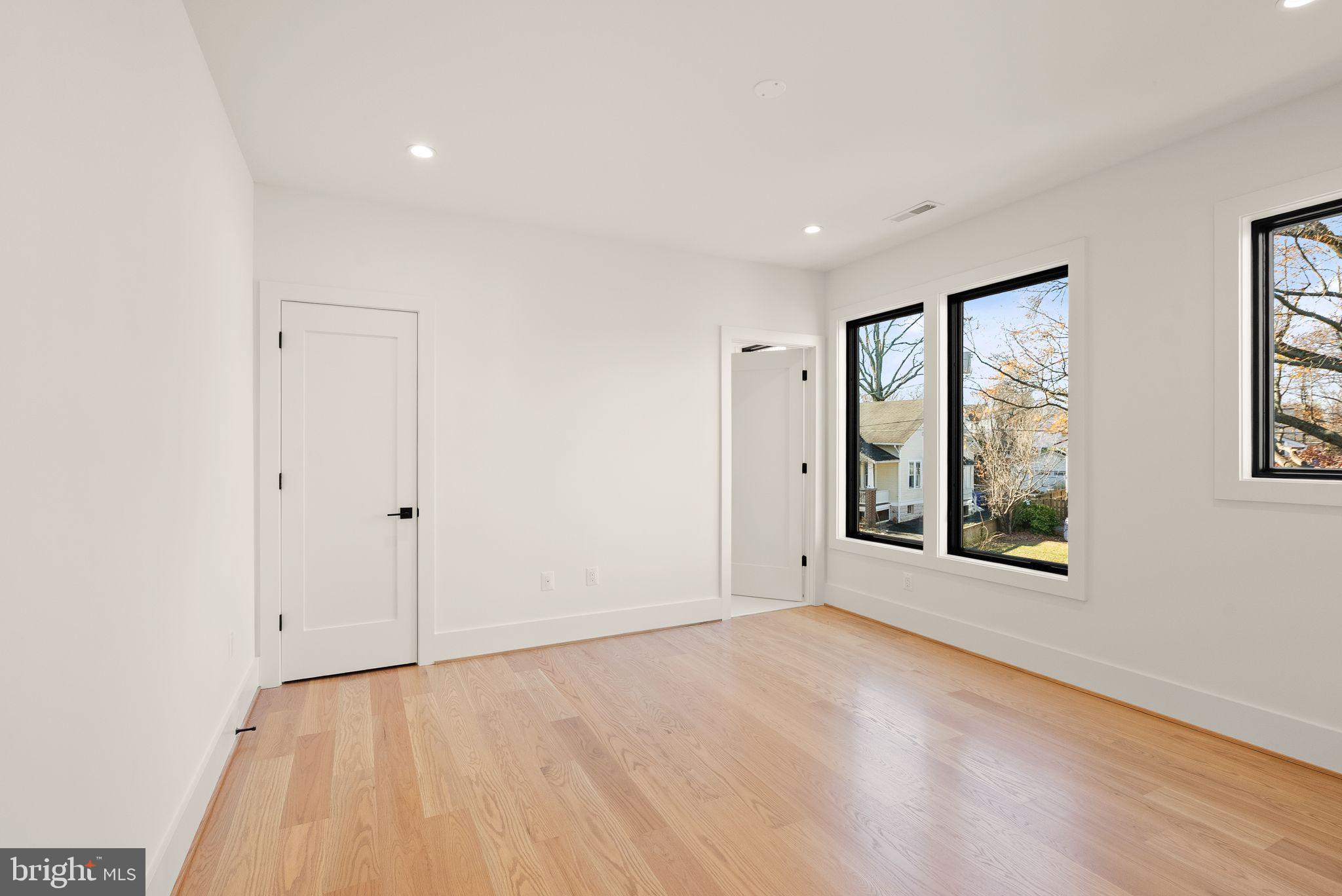 CLARENDON - Residential