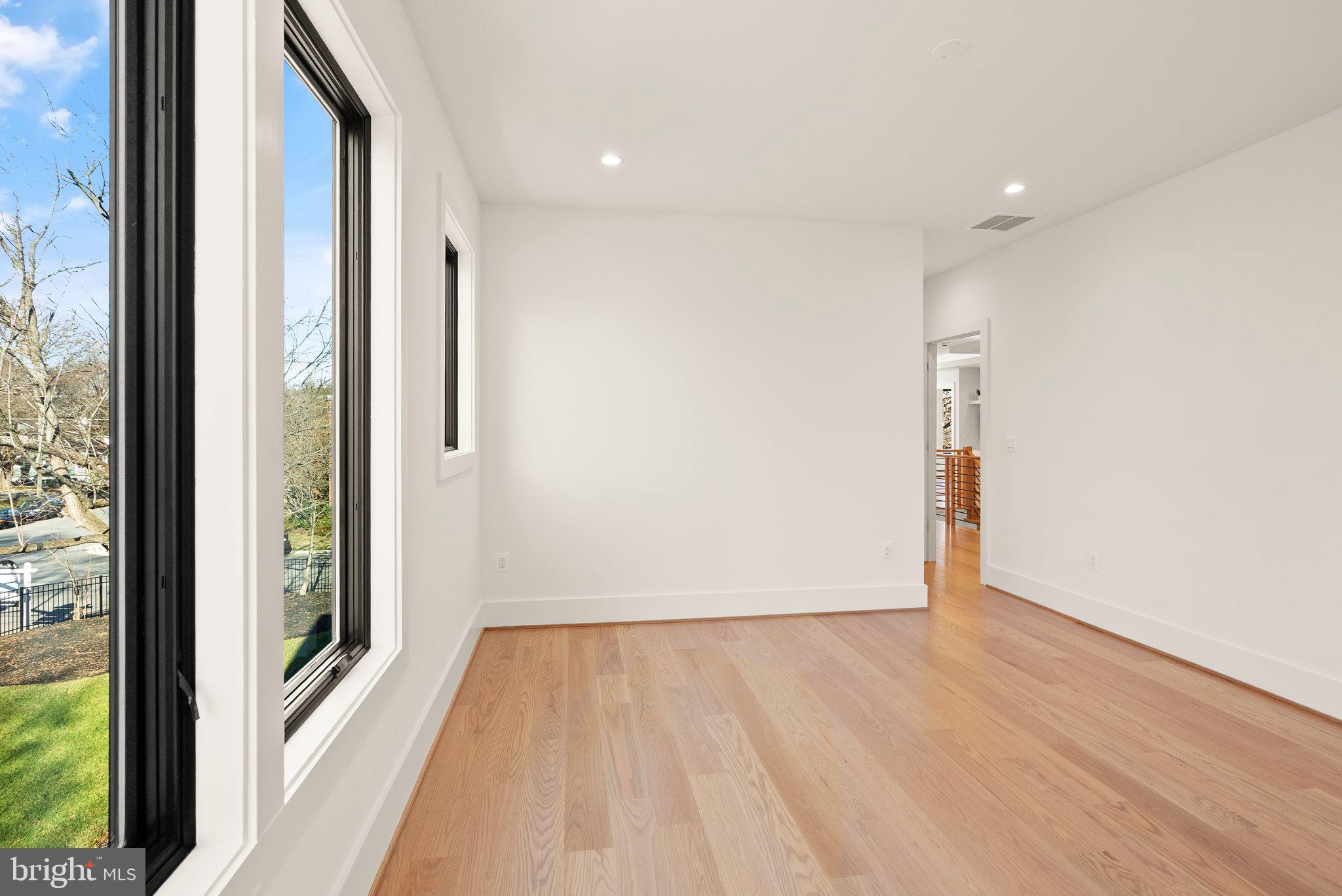 CLARENDON - Residential