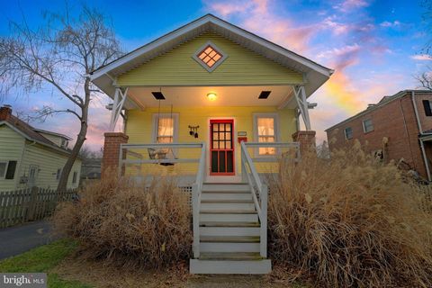 2403 BURKE AVENUE ALEXANDRIA VA 22301