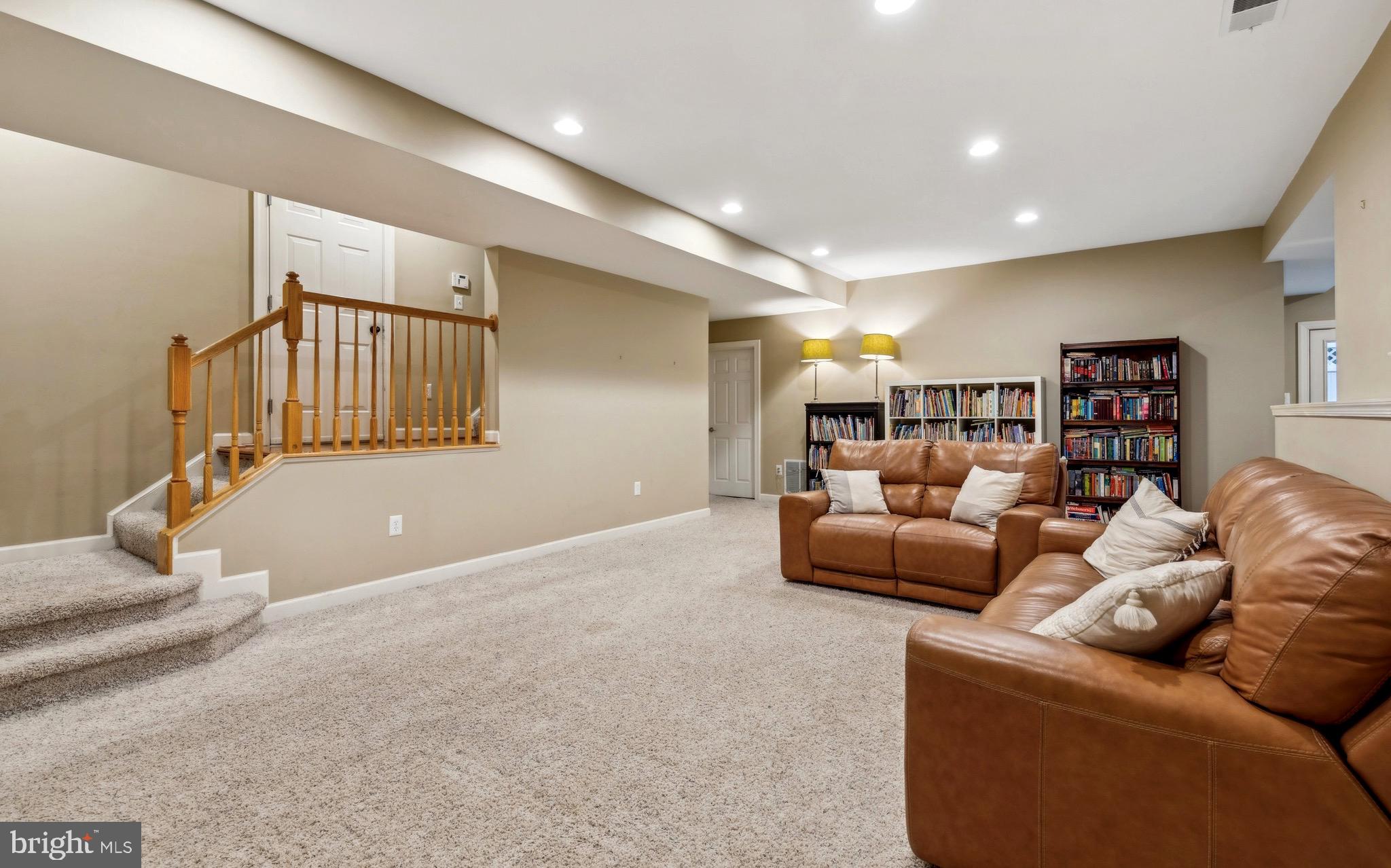 BOWEN MANOR - Residential