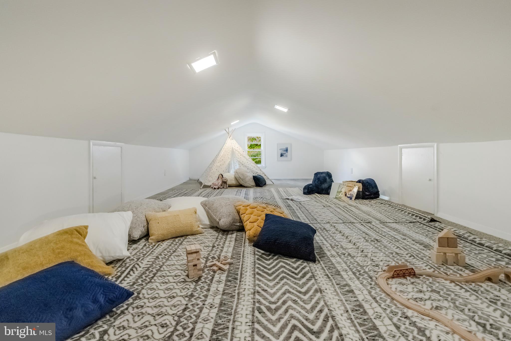 KENWOOD PARK - Residential